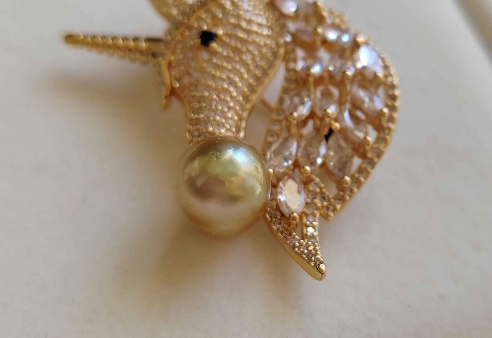 'Unicorn' brooch genuine golden south sea pearl 9.9mm