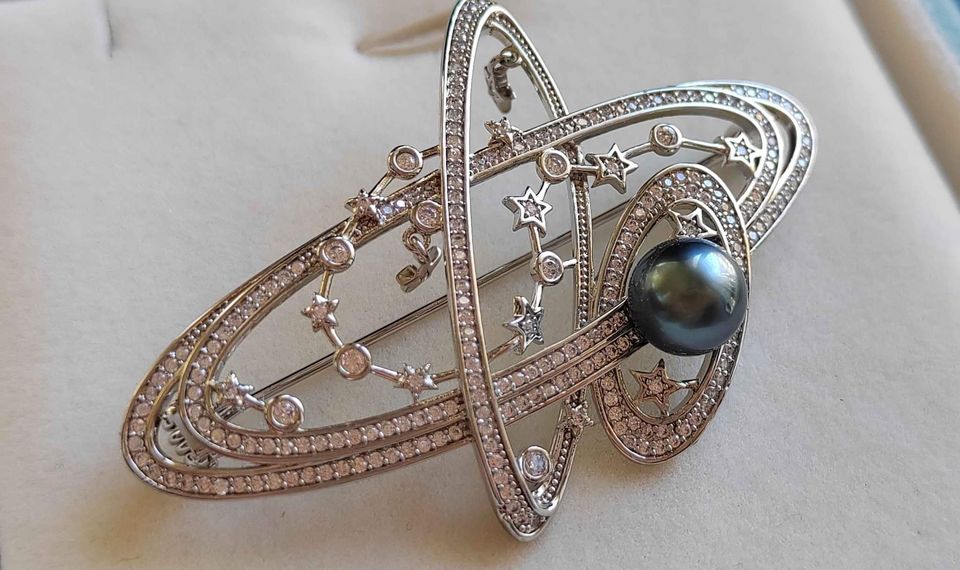 'The Planet' brooch genuine tahitian south sea pearl