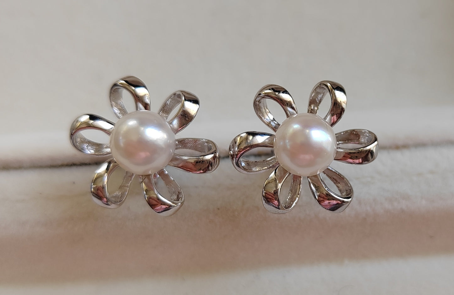 'The silver flowers' earrings genuine akoya pearls 6.6mm