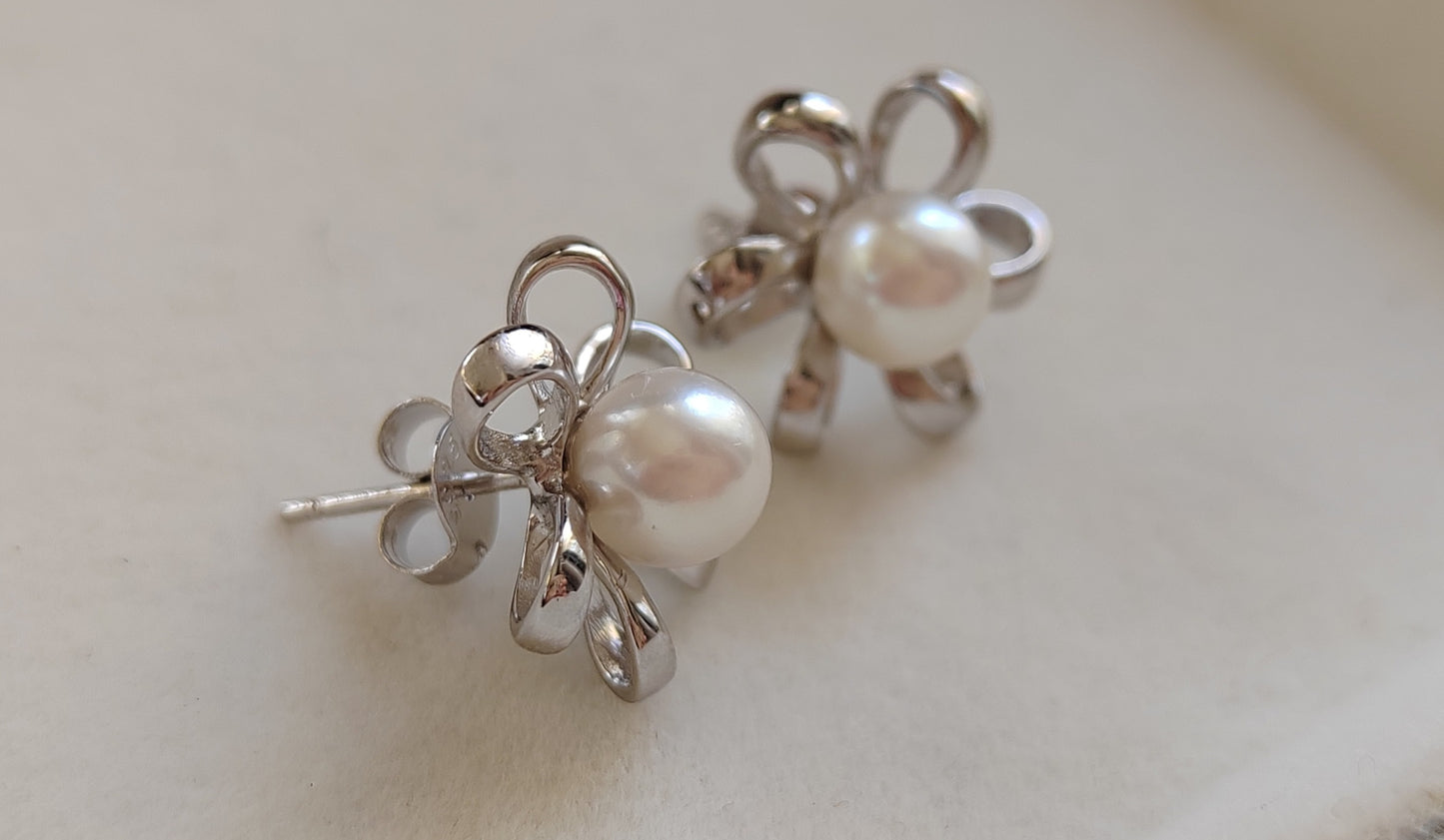 'The silver flowers' earrings genuine akoya pearls 6.6mm