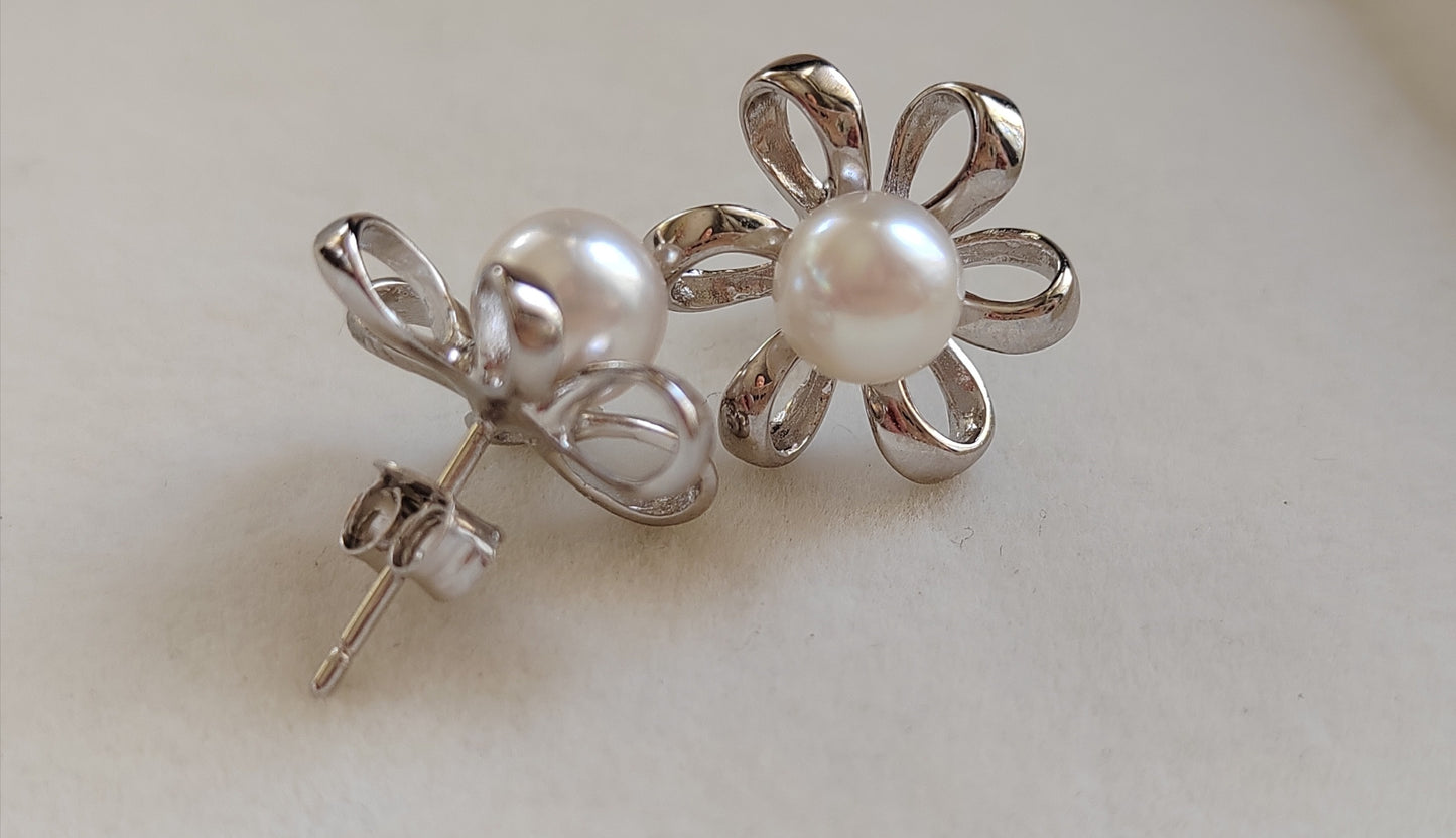 'The silver flowers' earrings genuine akoya pearls 6.6mm