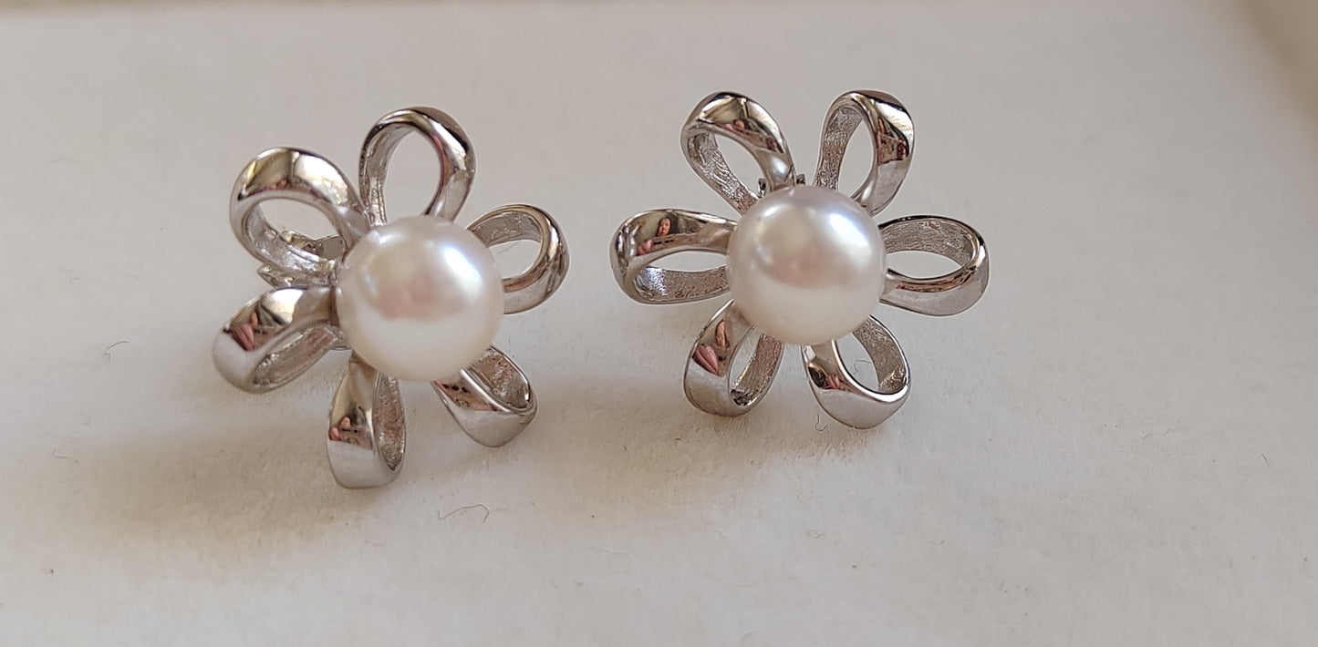 'The silver flowers' earrings genuine akoya pearls 6.6mm