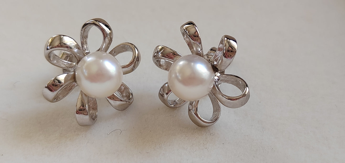 'The silver flowers' earrings genuine akoya pearls 6.6mm