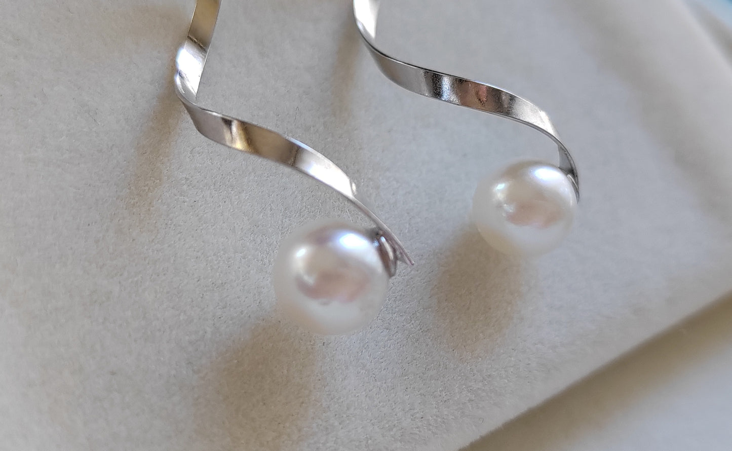 'Wanwan' earrings genuine akoya round pearls 6.7mm