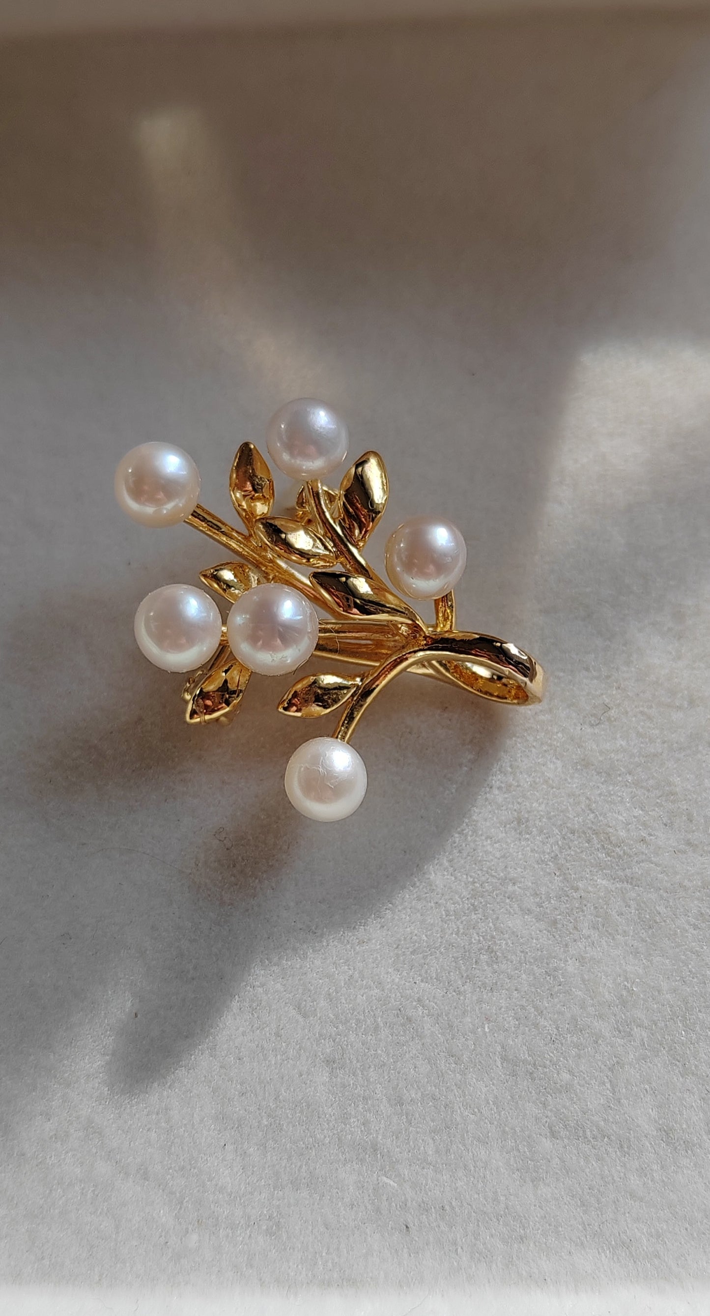 'Un Petit arbre' brooch genuine freshwater pearls 4.5-5mm