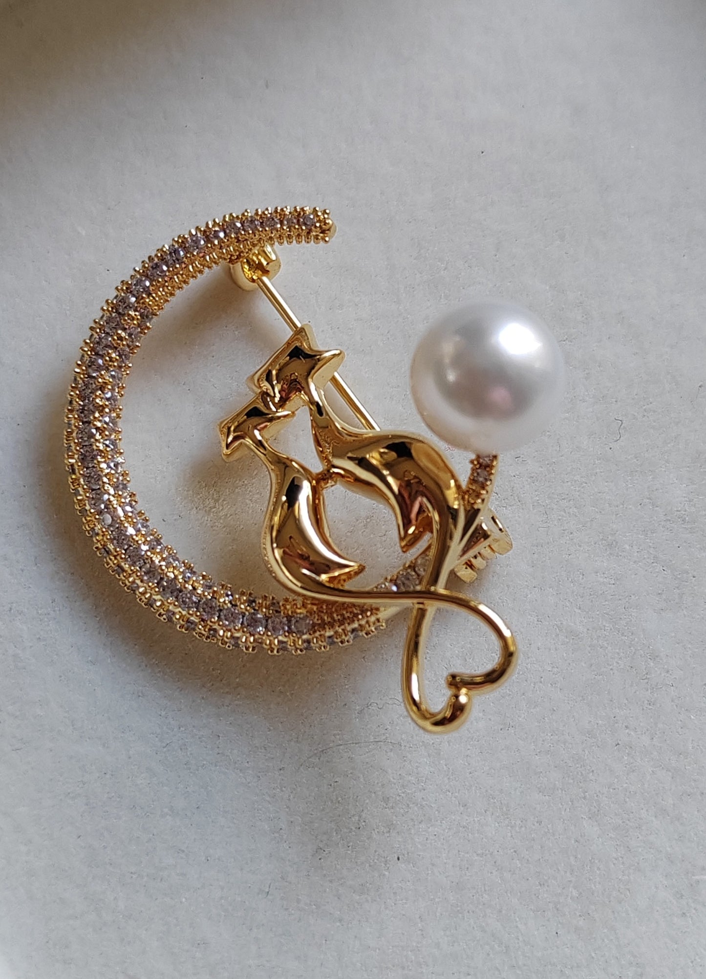 'Forever' Genuine freshwater pearl 8.9mm brooch