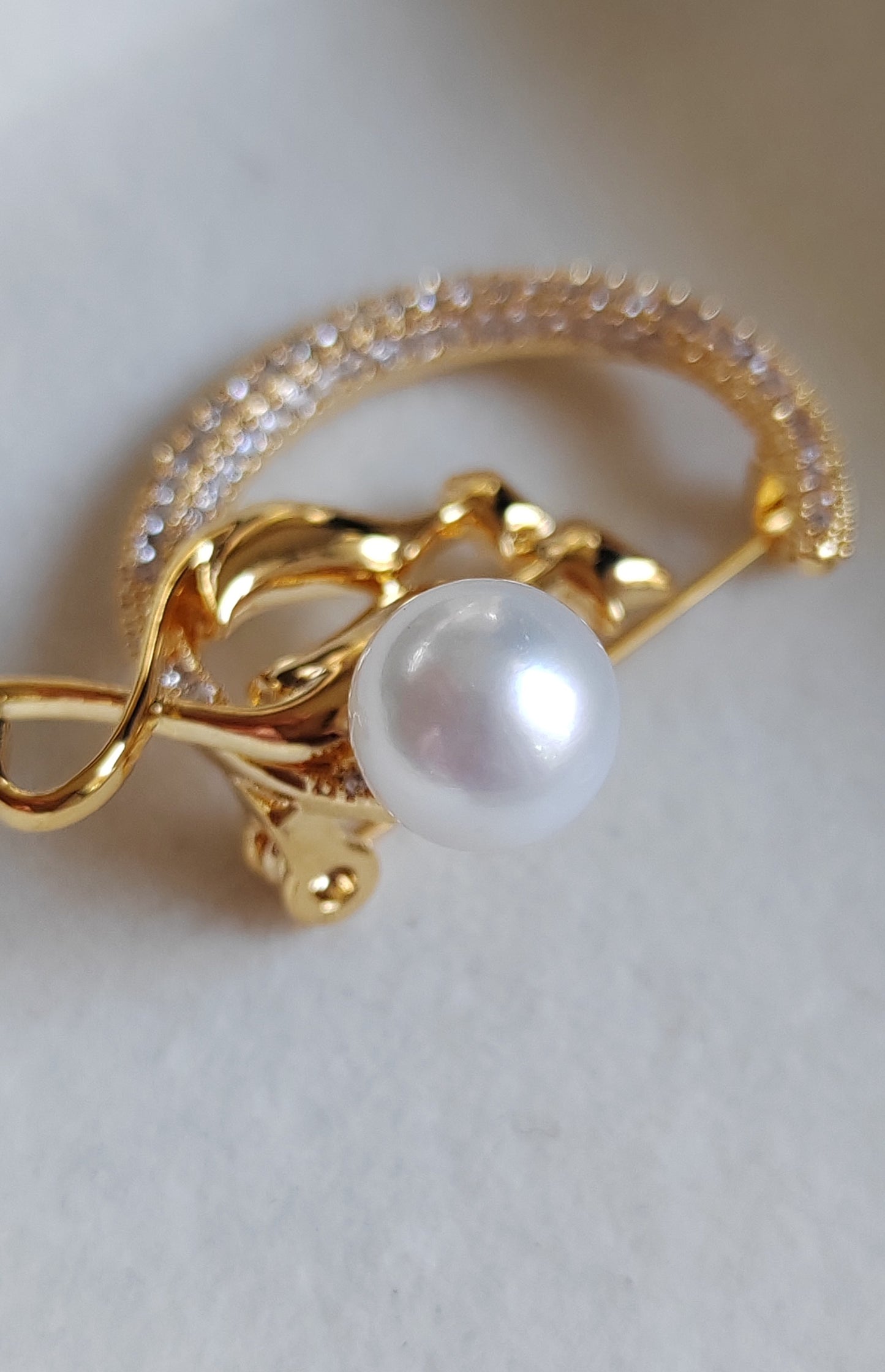 'Forever' Genuine freshwater pearl 8.9mm brooch