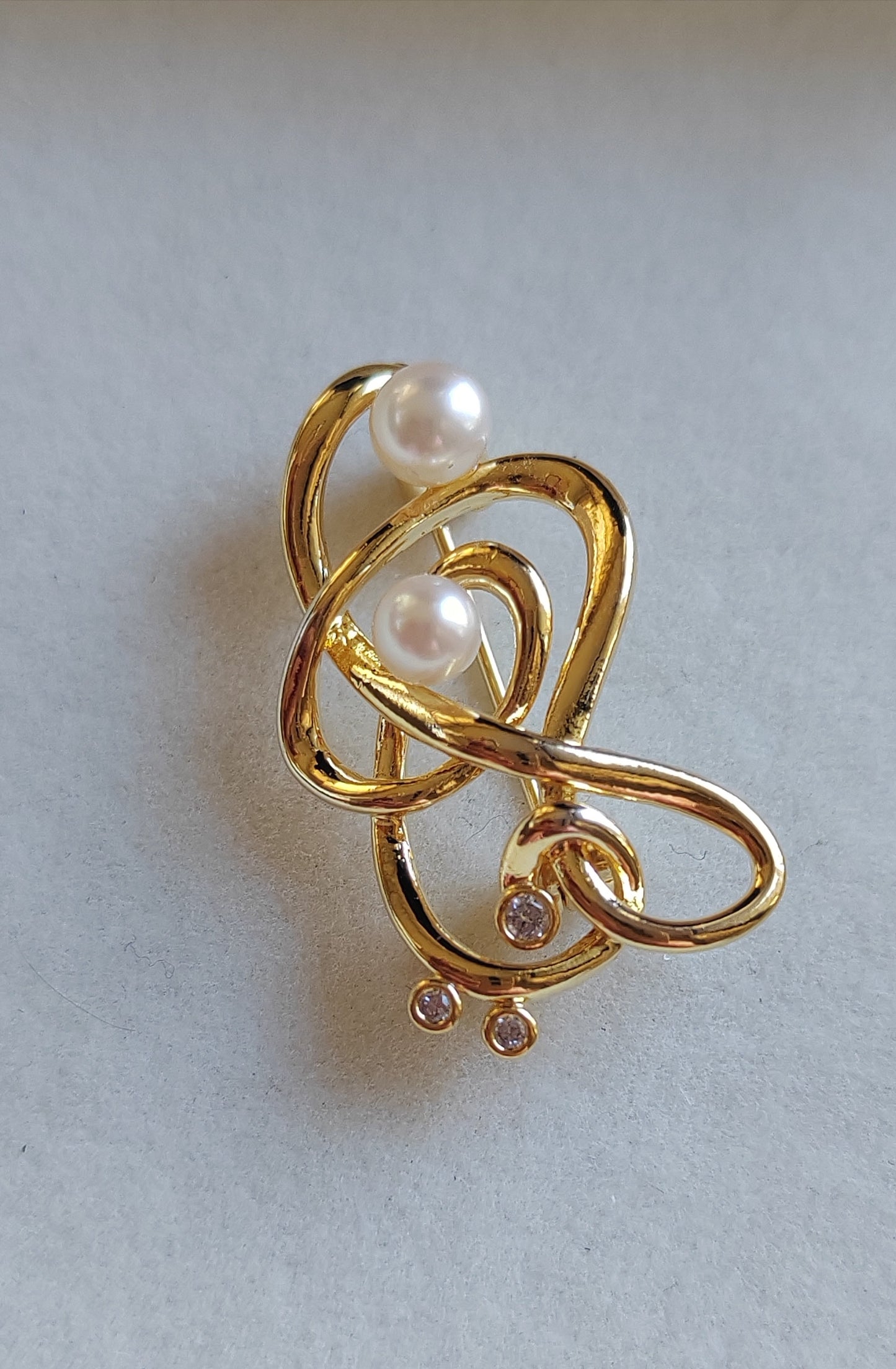 'A musical note' brooch genuine freshwater round pearls 4.5-5.2mm