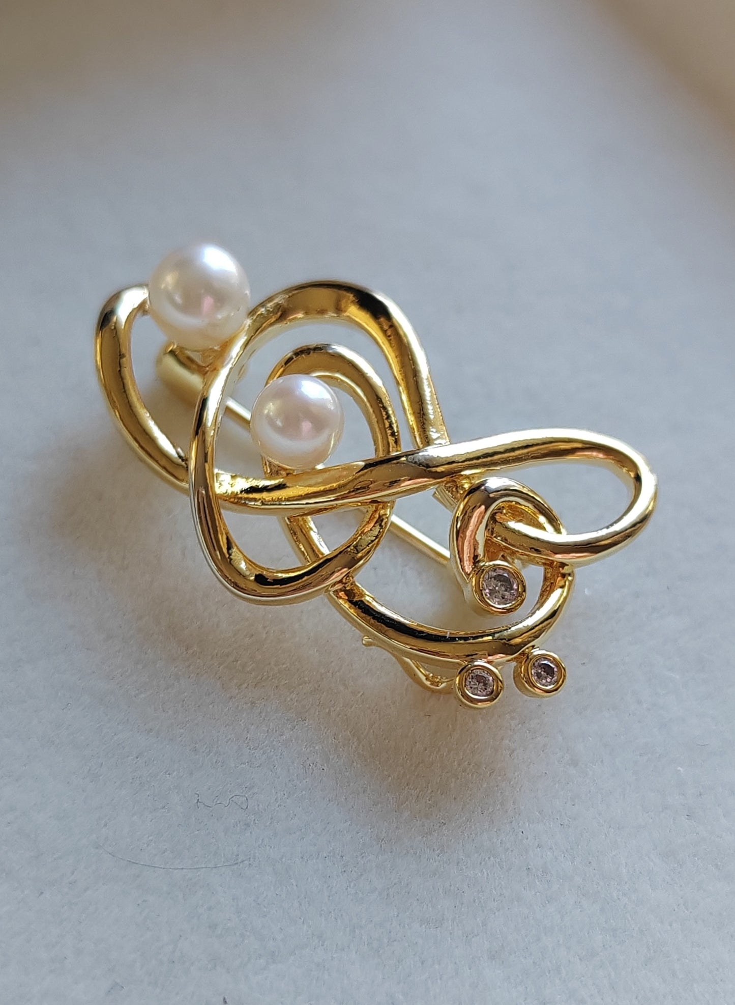 'A musical note' brooch genuine freshwater round pearls 4.5-5.2mm