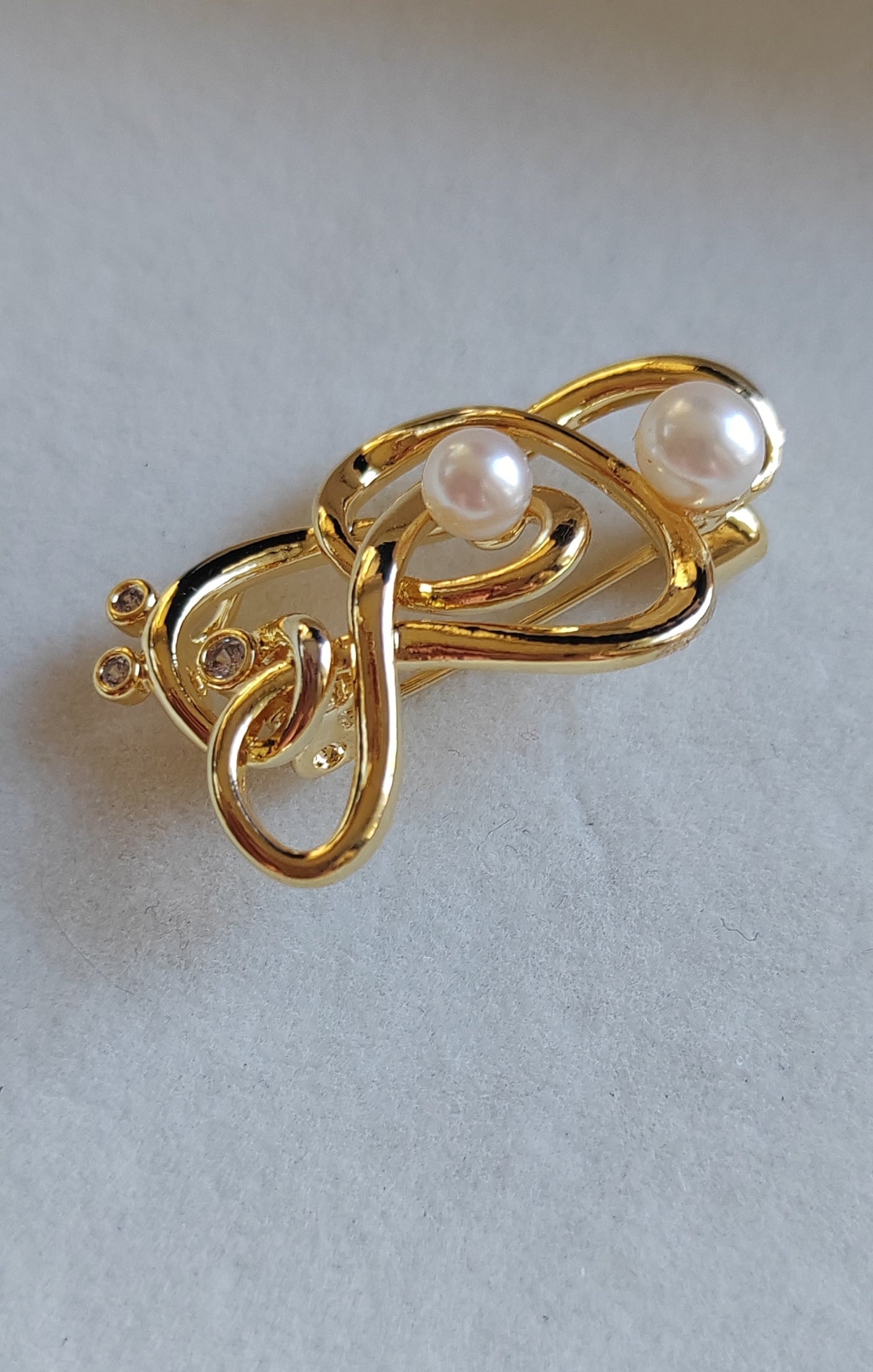 'A musical note' brooch genuine freshwater round pearls 4.5-5.2mm