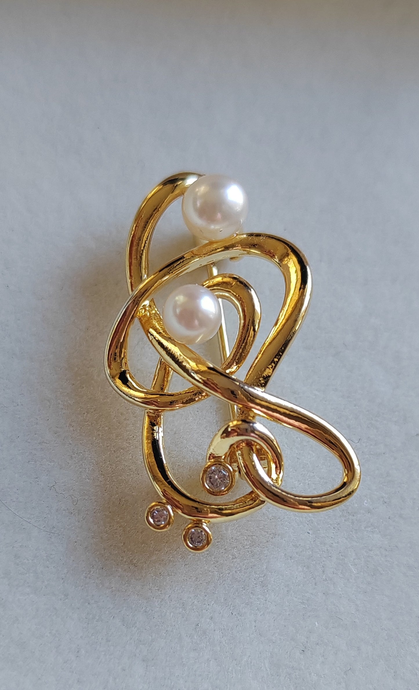 'A musical note' brooch genuine freshwater round pearls 4.5-5.2mm