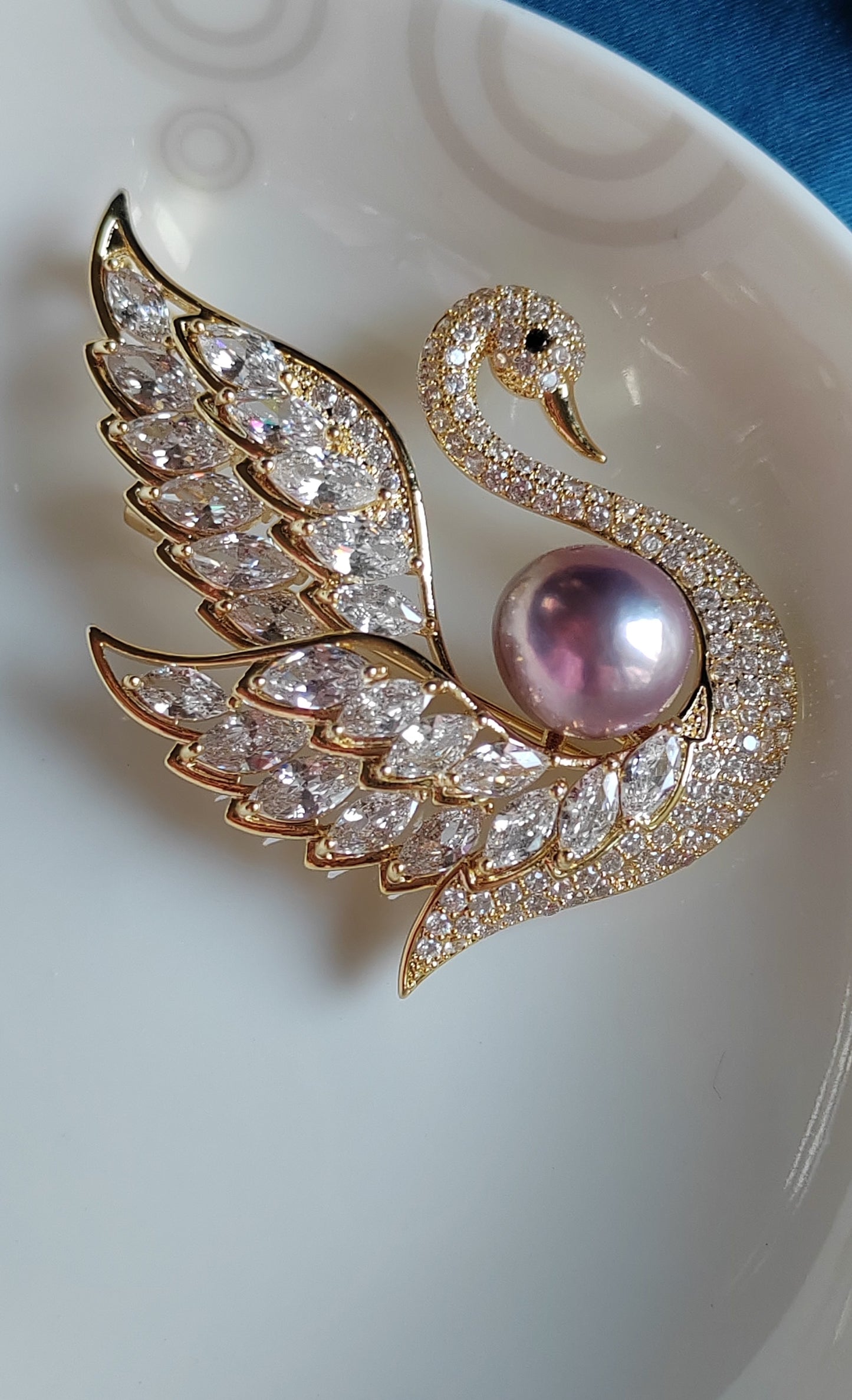 'L'amour' brooch genuine freshwater pearl 11.4mm