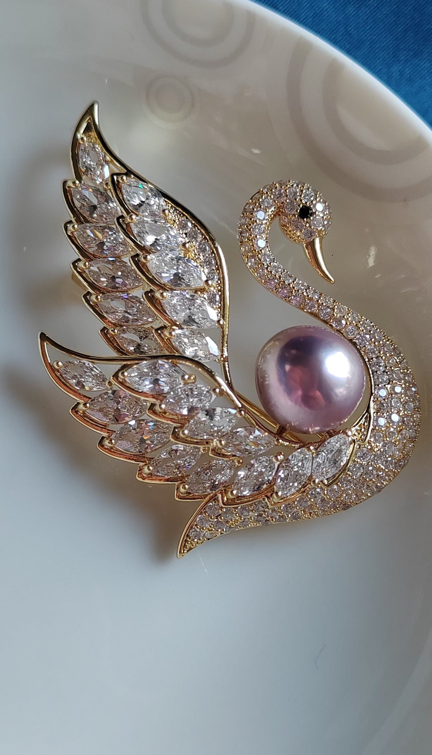 'L'amour' brooch genuine freshwater pearl 11.4mm