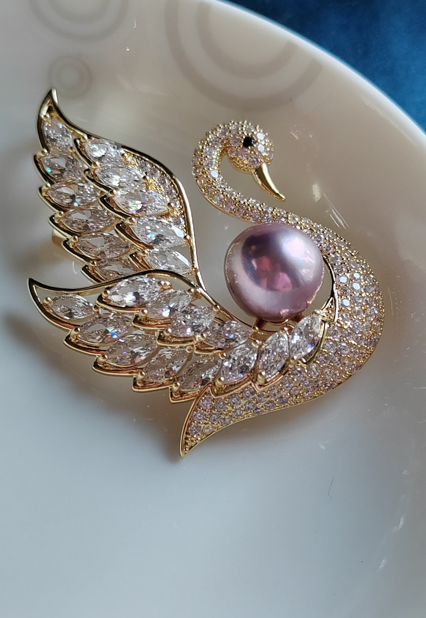 'L'amour' brooch genuine freshwater pearl 11.4mm