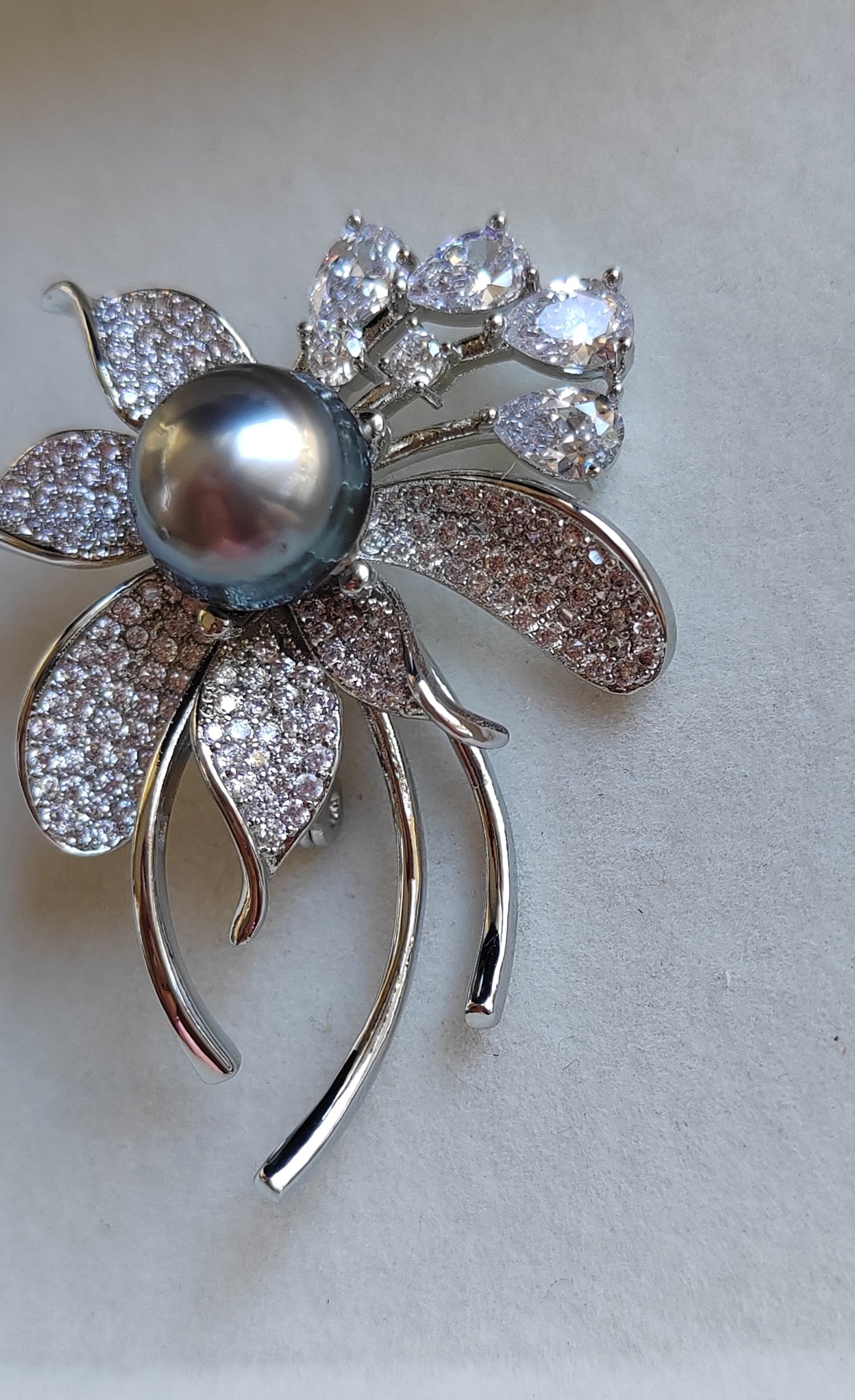 'Crystal Lily' brooch genuine tahitian south sea pearl 10.6mm