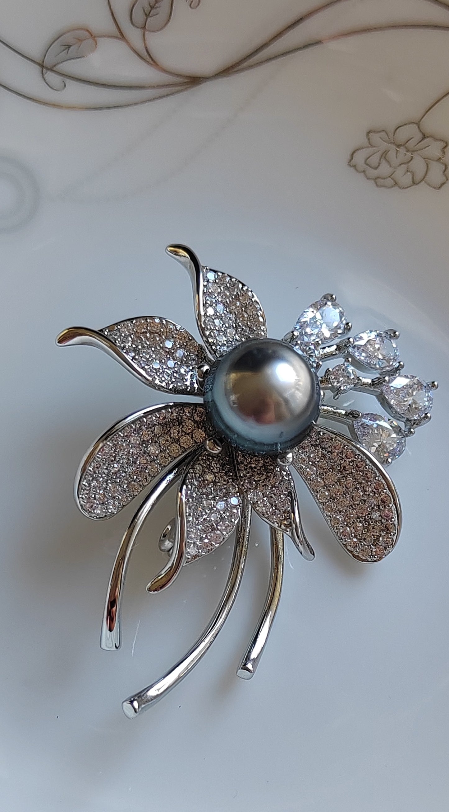 'Crystal Lily' brooch genuine tahitian south sea pearl 10.6mm