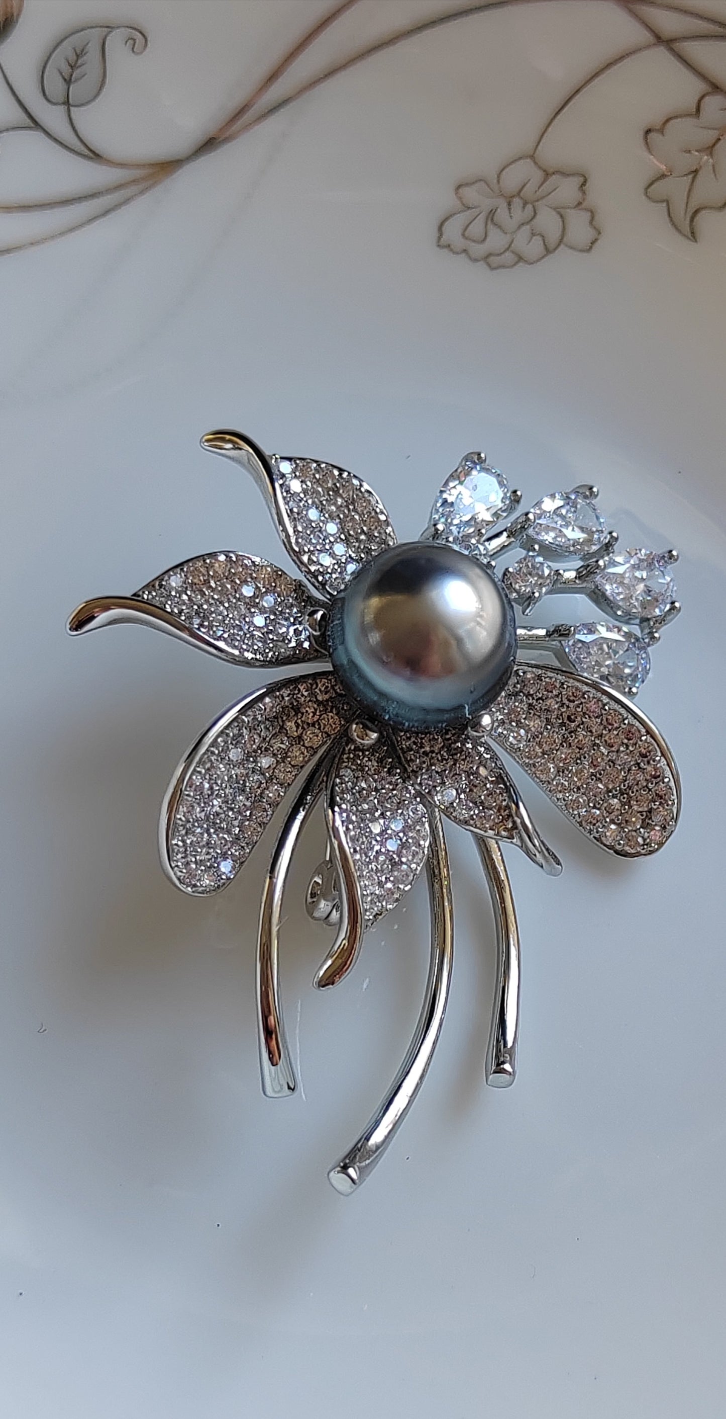 'Crystal Lily' brooch genuine tahitian south sea pearl 10.6mm