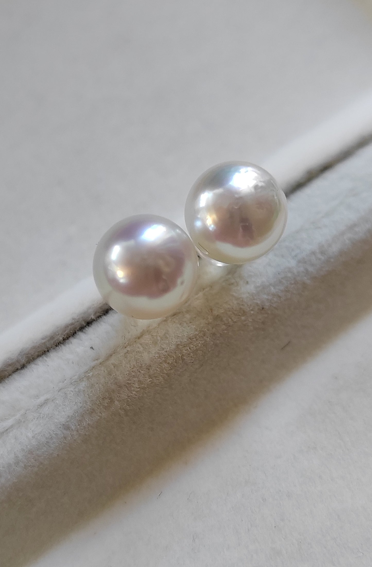 Clearance** 8.5mm Genuine south sea white button pearls 18k gold earrings