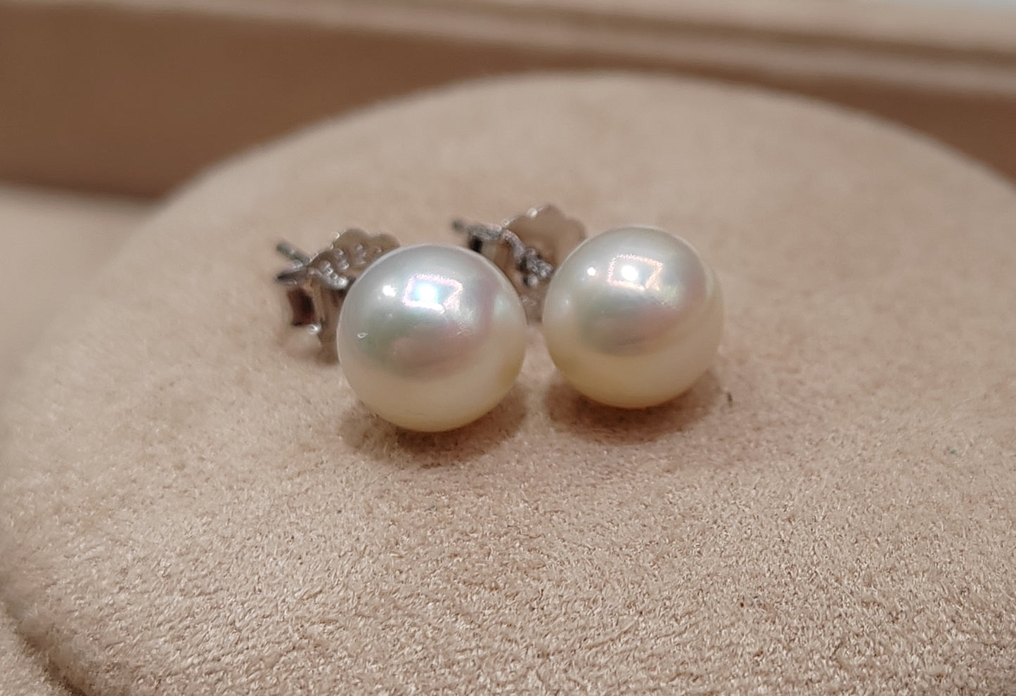 7.5mm Genuine lustrous freshwater button pearls classic earrings studs