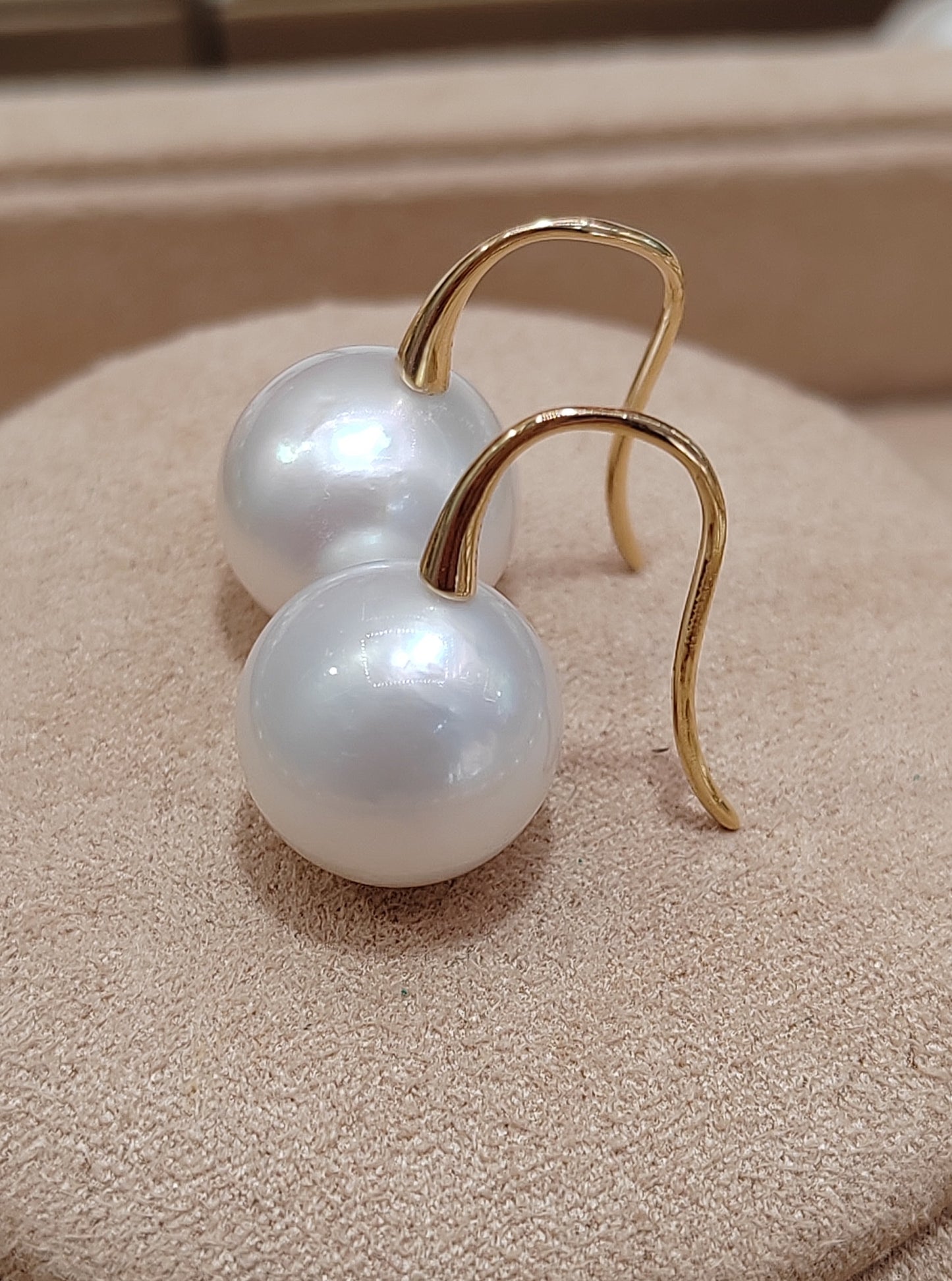 11mm Genuine south sea white pearls round 18ct gold earrings