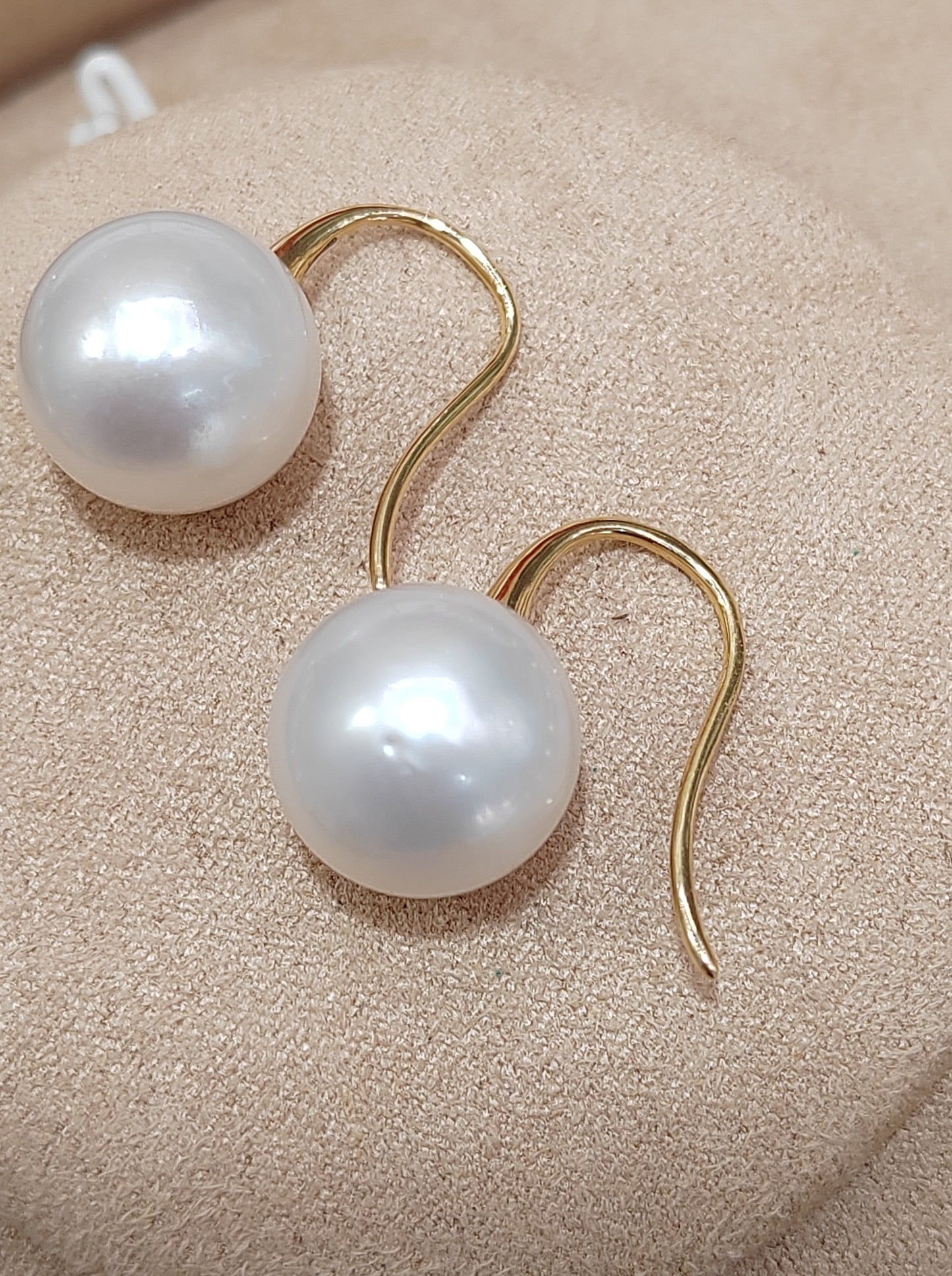 11mm Genuine south sea white pearls round 18ct gold earrings