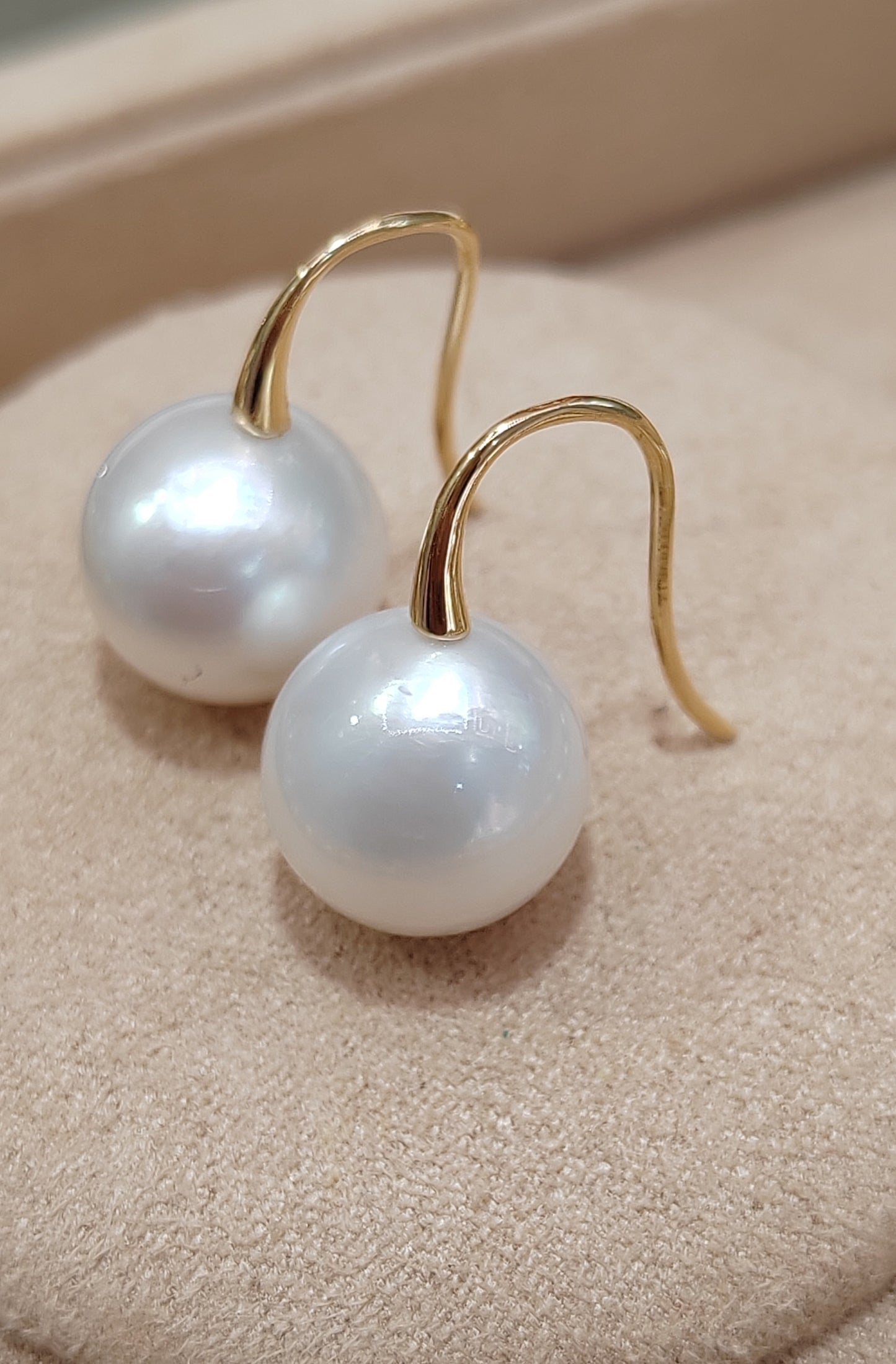 11mm Genuine south sea white pearls round 18ct gold earrings