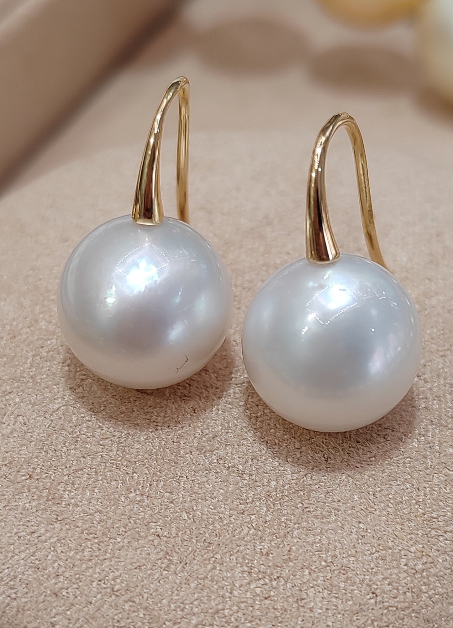 11mm Genuine south sea white pearls round 18ct gold earrings