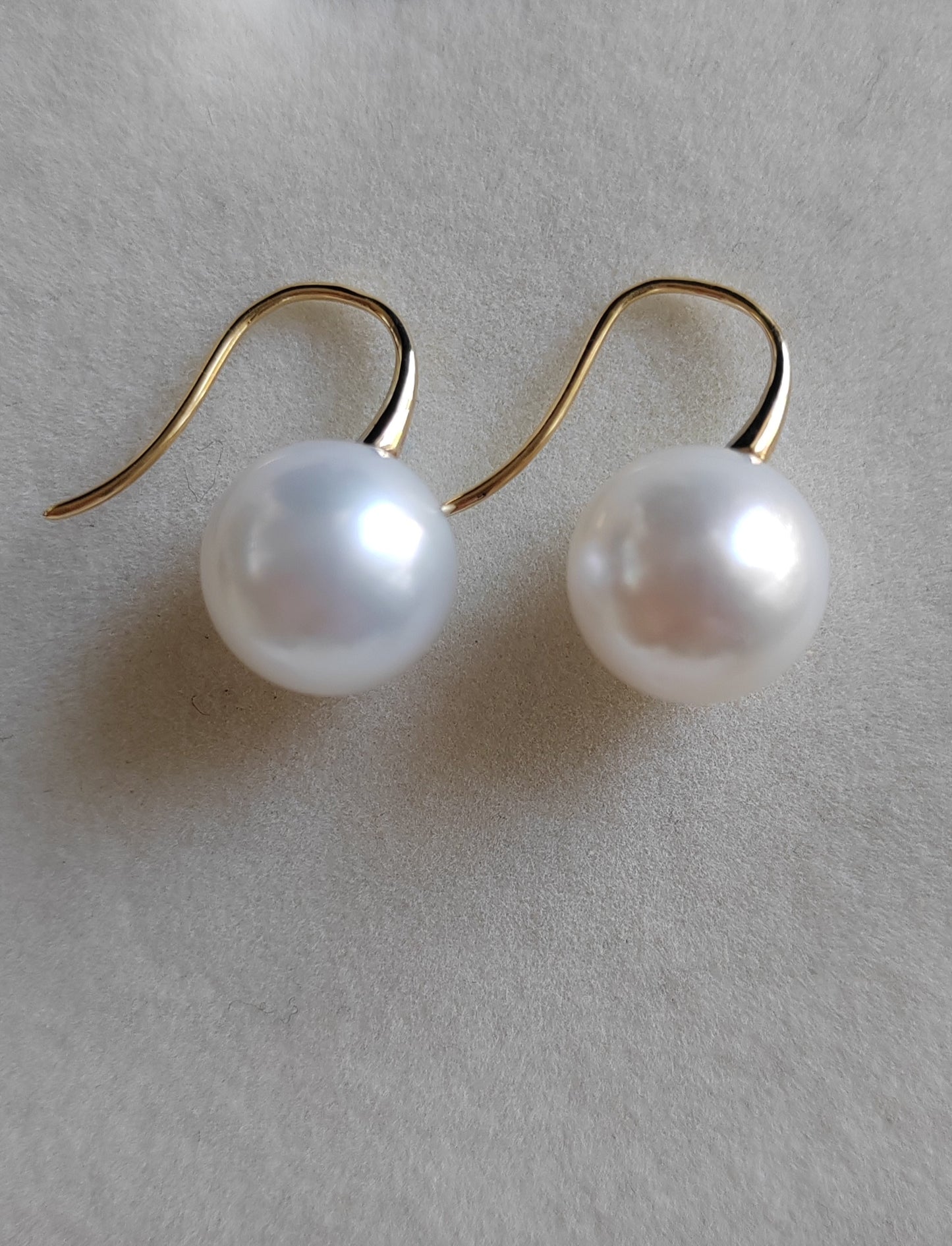 11mm Genuine south sea white pearls round 18ct gold earrings