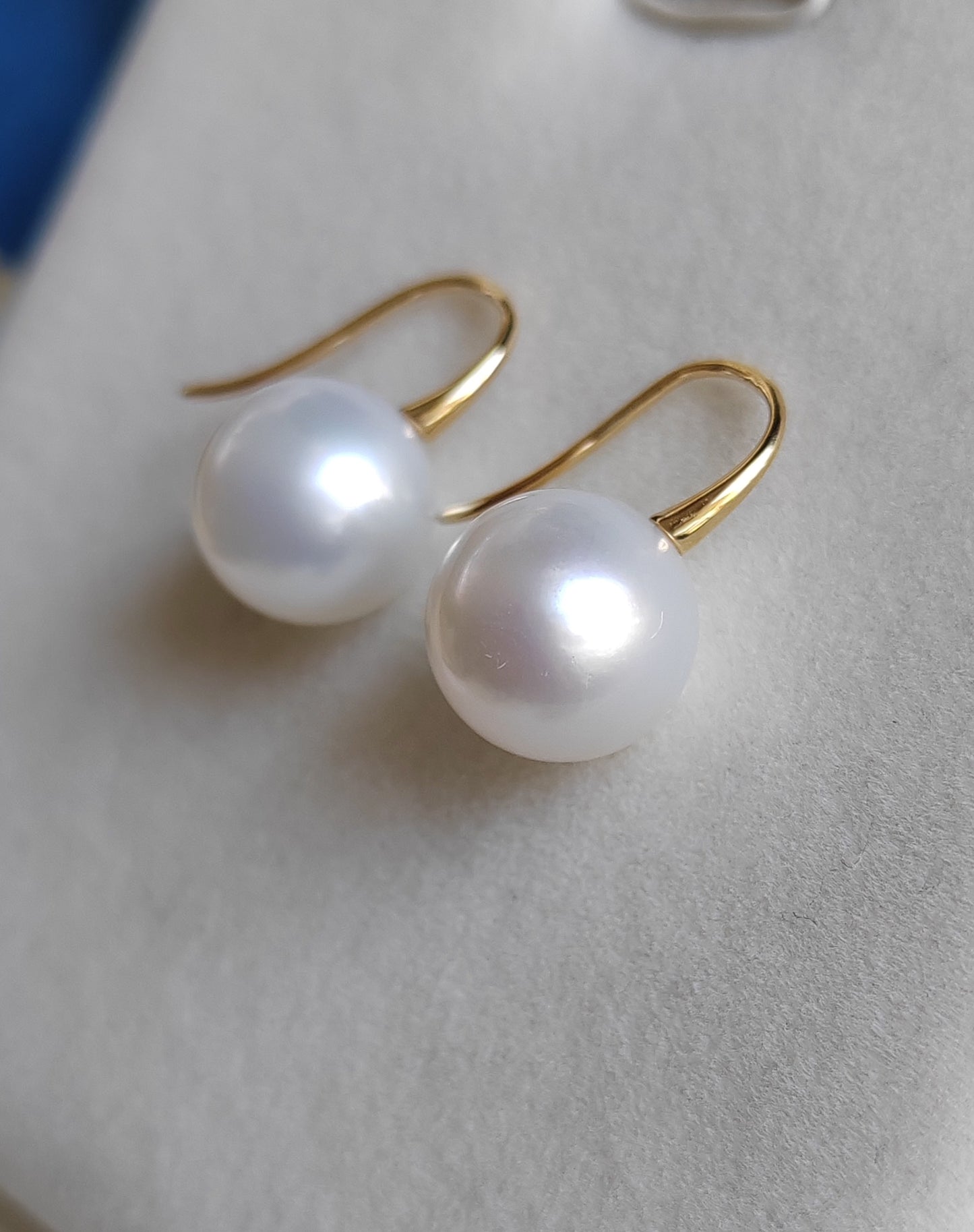 11mm Genuine south sea white pearls round 18ct gold earrings