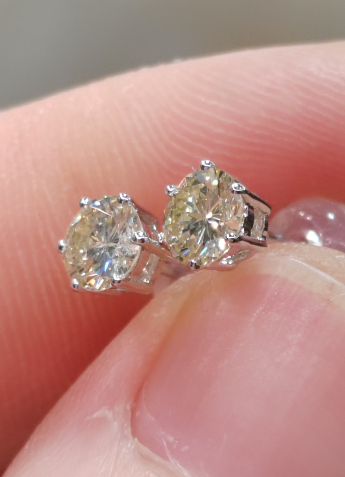 0.75ct Natural brilliant diamonds fine Platinum Pt950 earrings