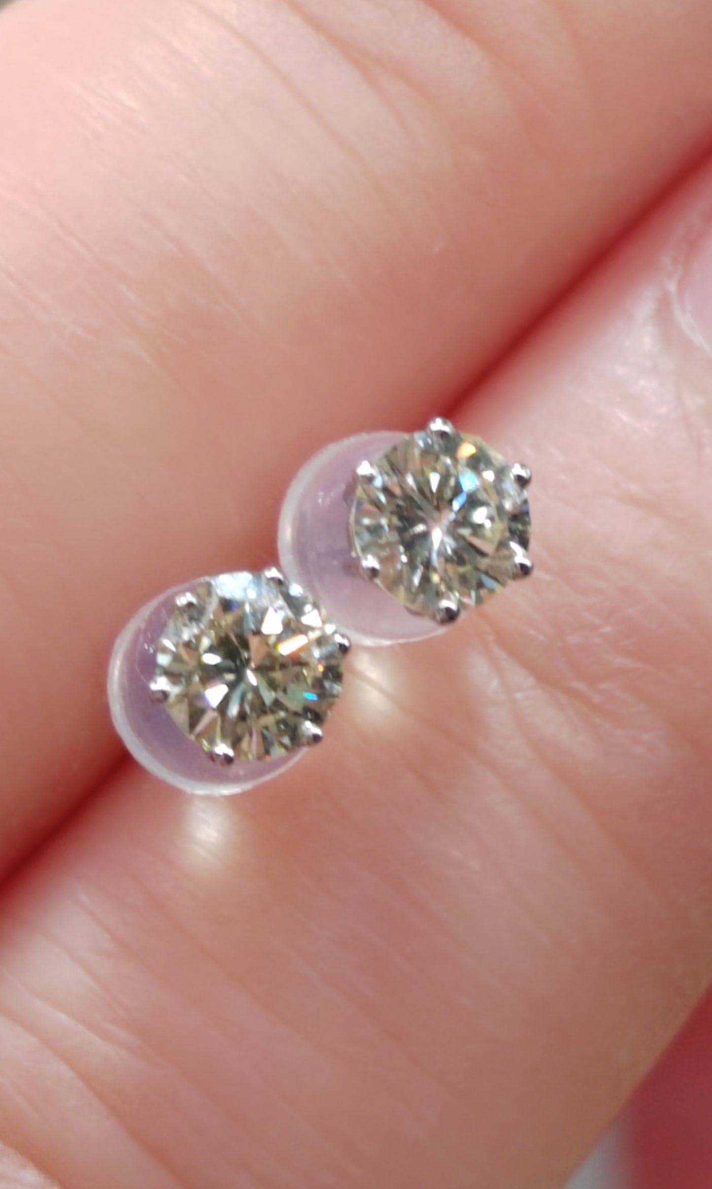 0.75ct Natural brilliant diamonds fine Platinum Pt950 earrings