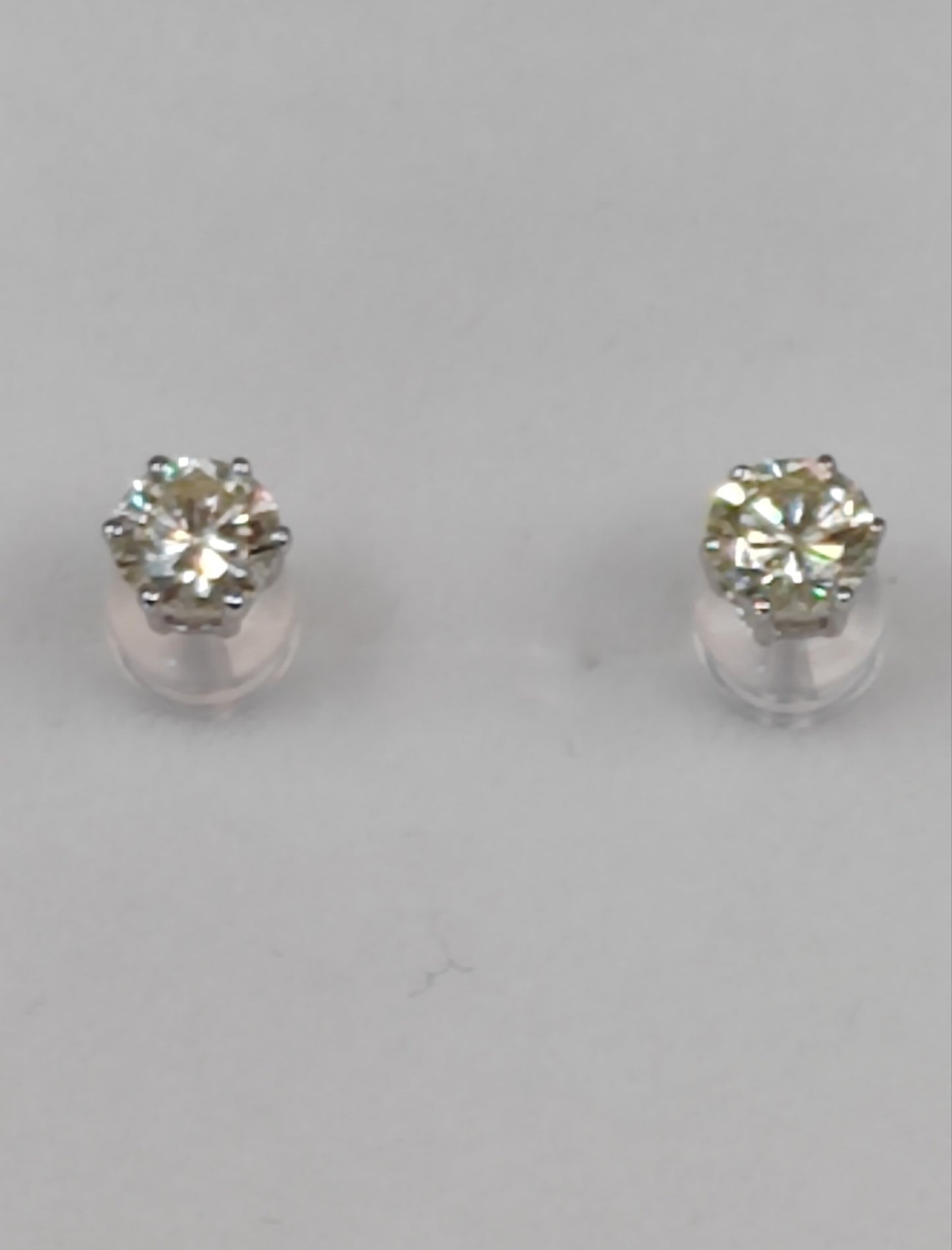 0.75ct Natural brilliant diamonds fine Platinum Pt950 earrings