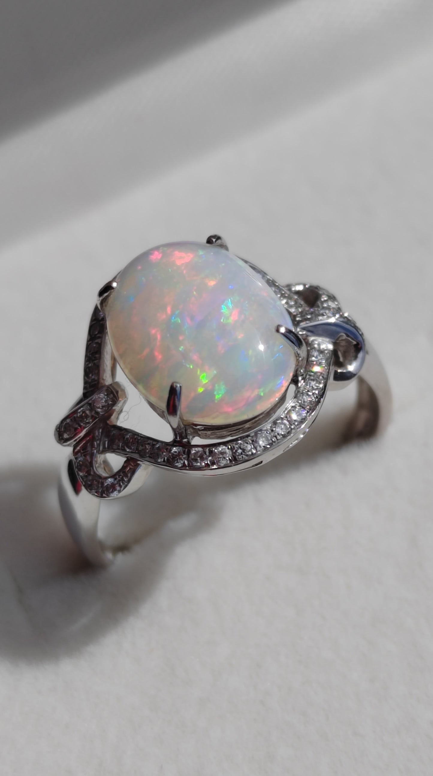 2.295ct Solid Australian Crystal opal 18ct white gold diamonds ring