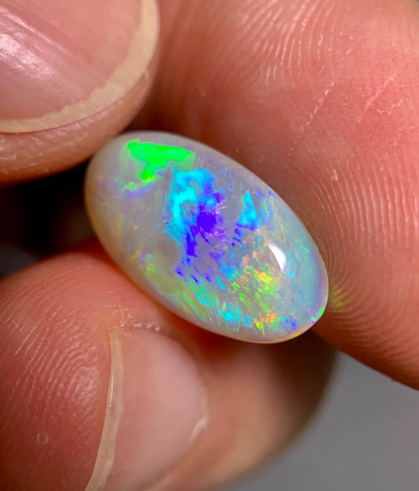 'Neon' 2.39ct solid Australian Crystal opal Lightning ridge 14x8x3.5mm