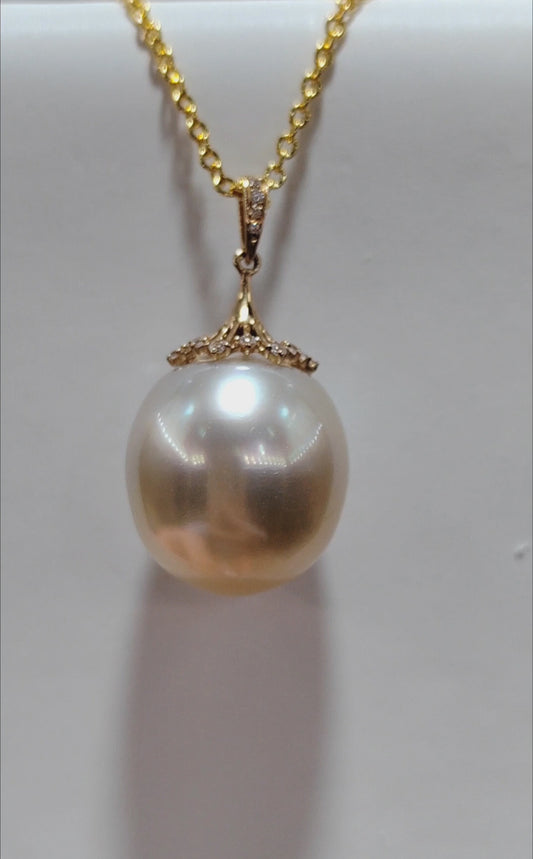 'A golden fruit' 18ct gold pendant genuine south sea pearl 13.9x16mm