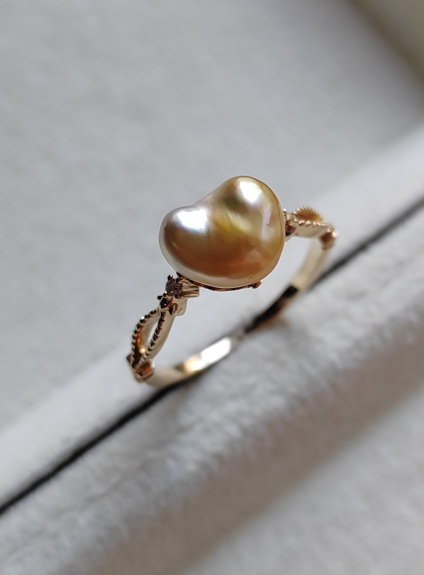 'A golden heart' 14k gold ring genuine golden south sea Keshi pearl 'Wild' 2.6ct