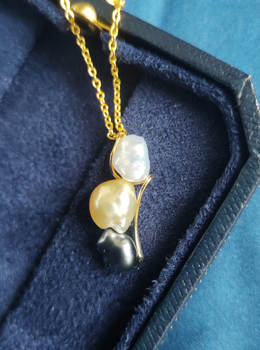 'A feather' 18k gold pendant genuine south sea & Tahitian Keshi pearls 'Wild'