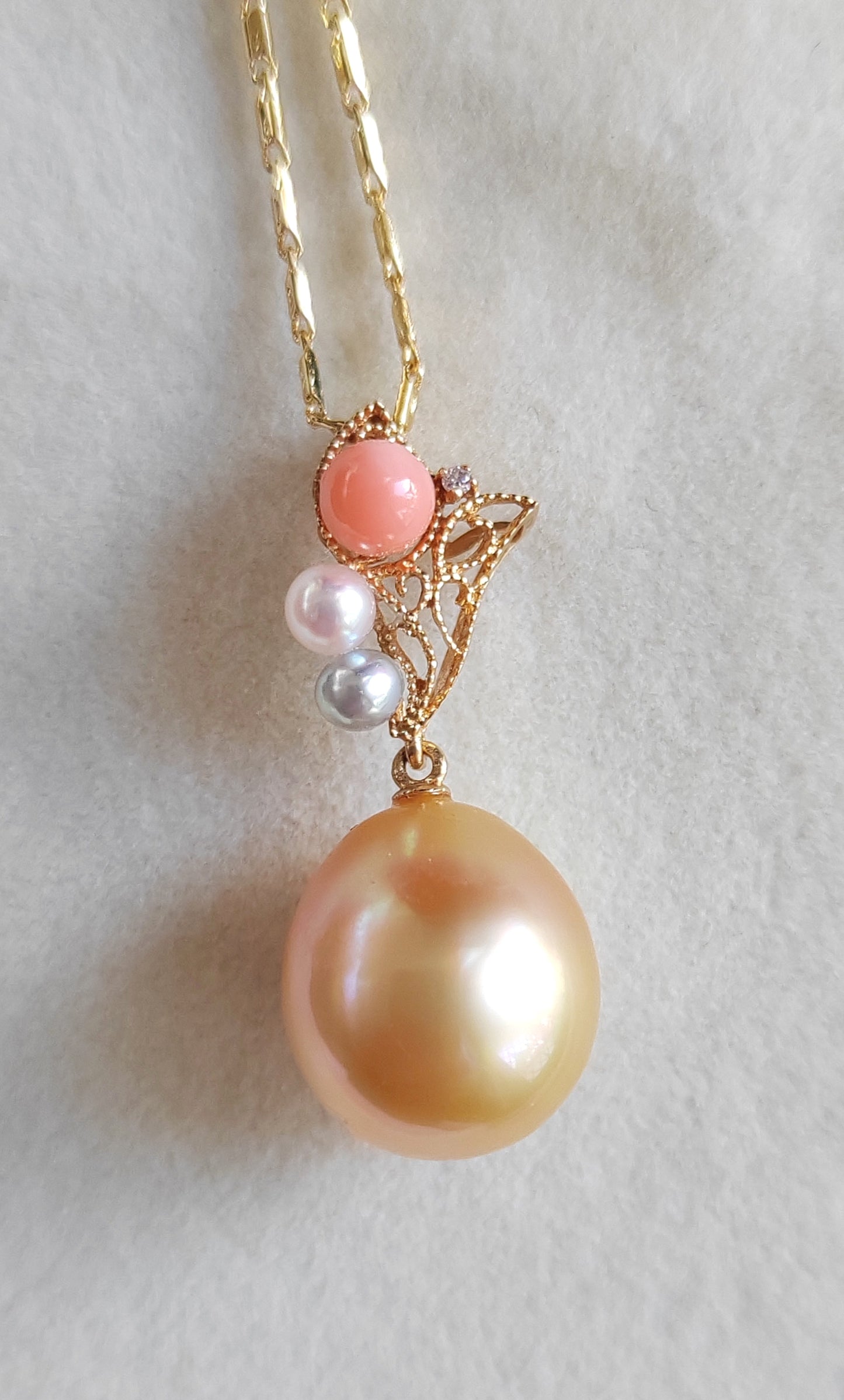 'Sunset' 18k gold diamond pendant genuine golden south sea pearl and Coral