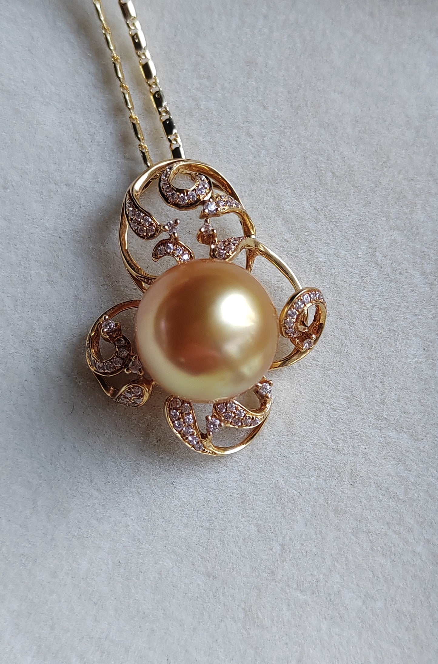 'Rococo' 14k gold pendant genuine golden south sea pearl 12.8mm Round