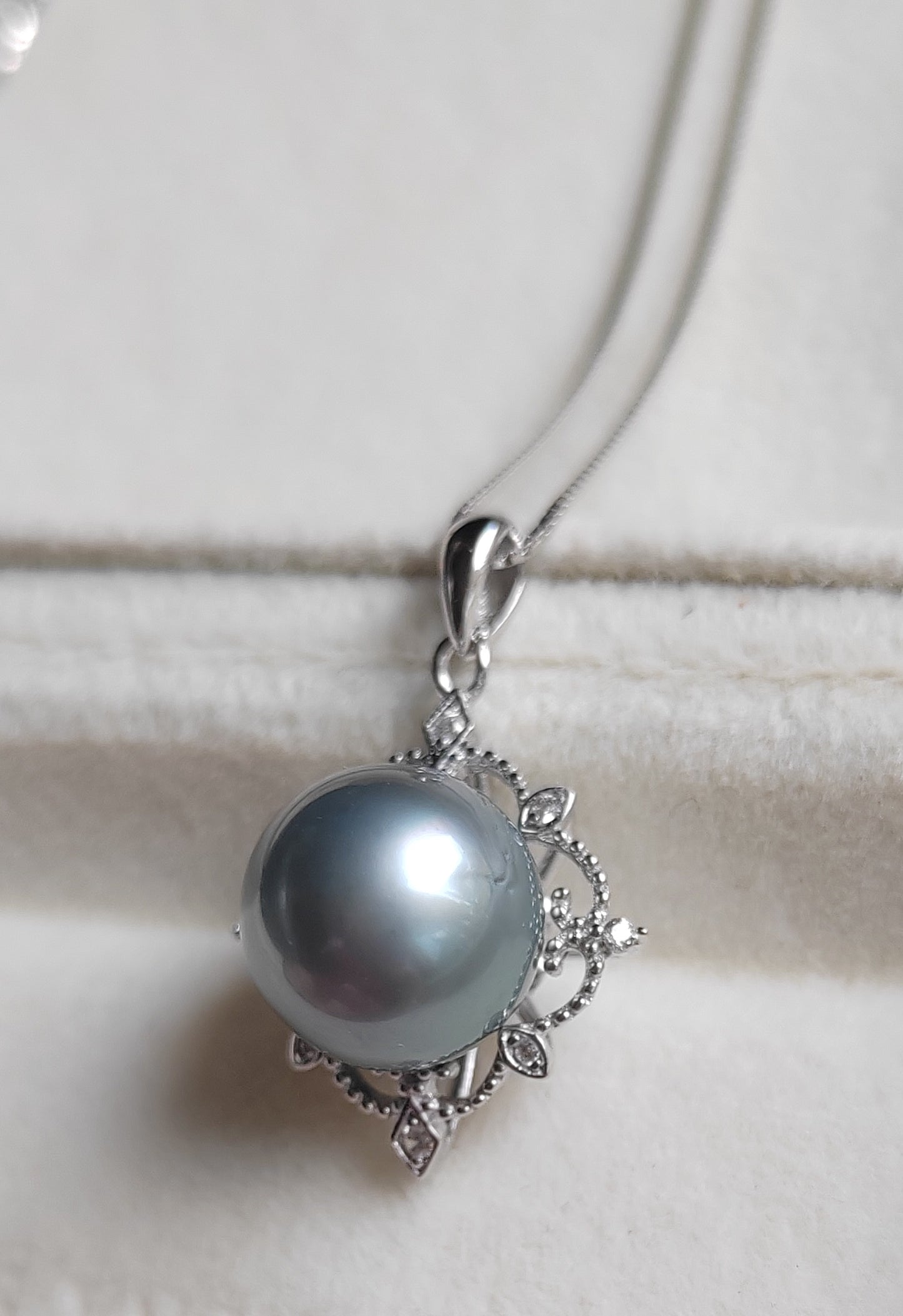 'Modern Rococo' necklace genuine tahitian south sea pearl 10.9mm