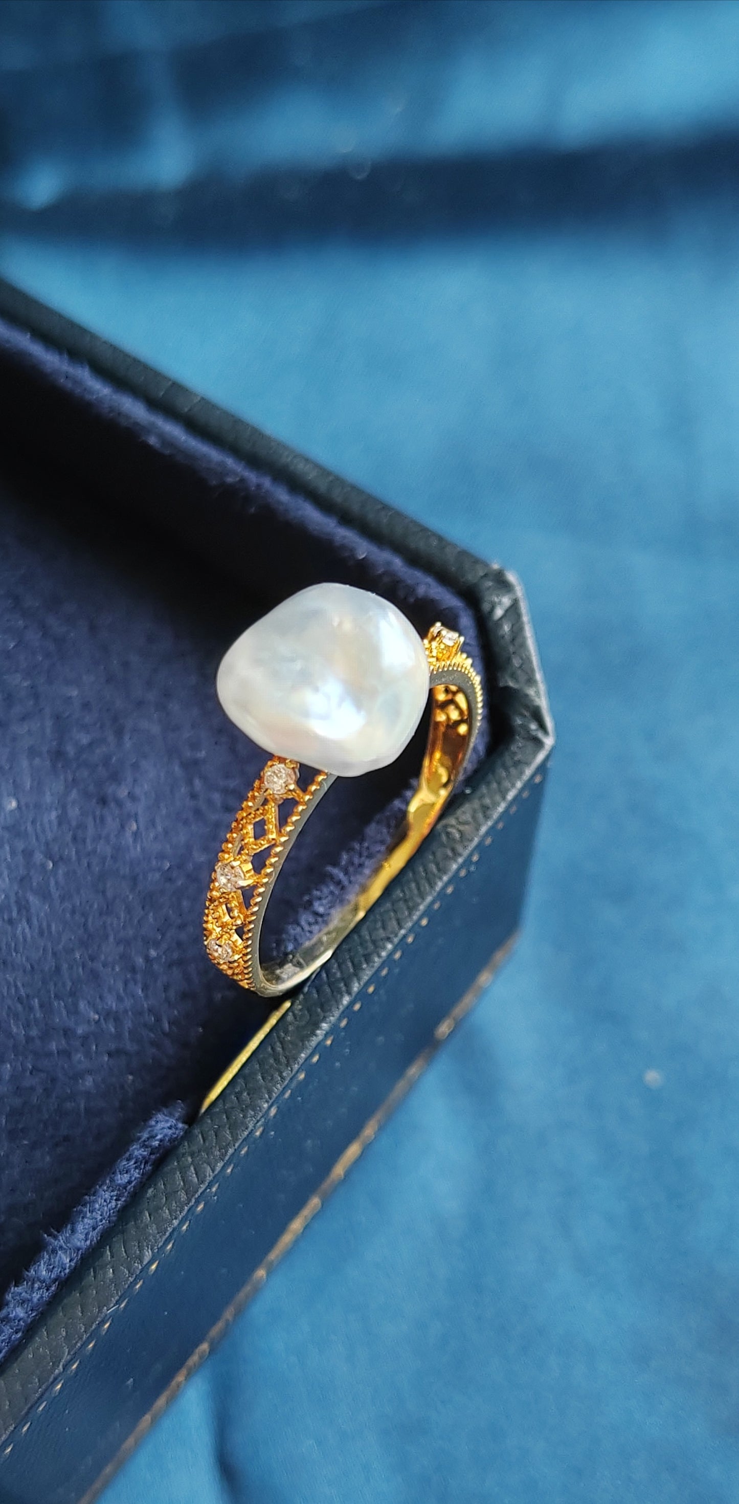 'Wild' Genuine Australian south sea Keshi pearl 18k gold Balletcore ring