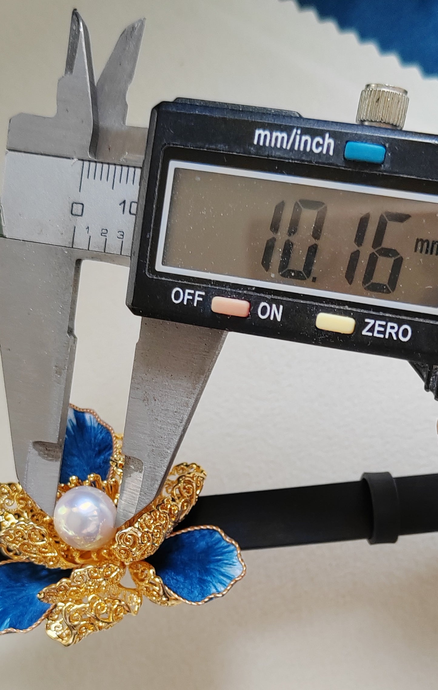 10.1mm Genuine freshwater pearl 'Peony' leather bracelet