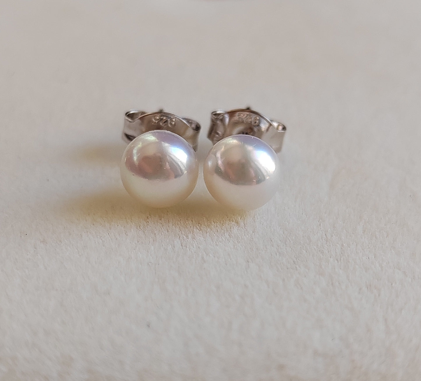 5.5-6mm Genuine freshwater pearls Essential earrings studs