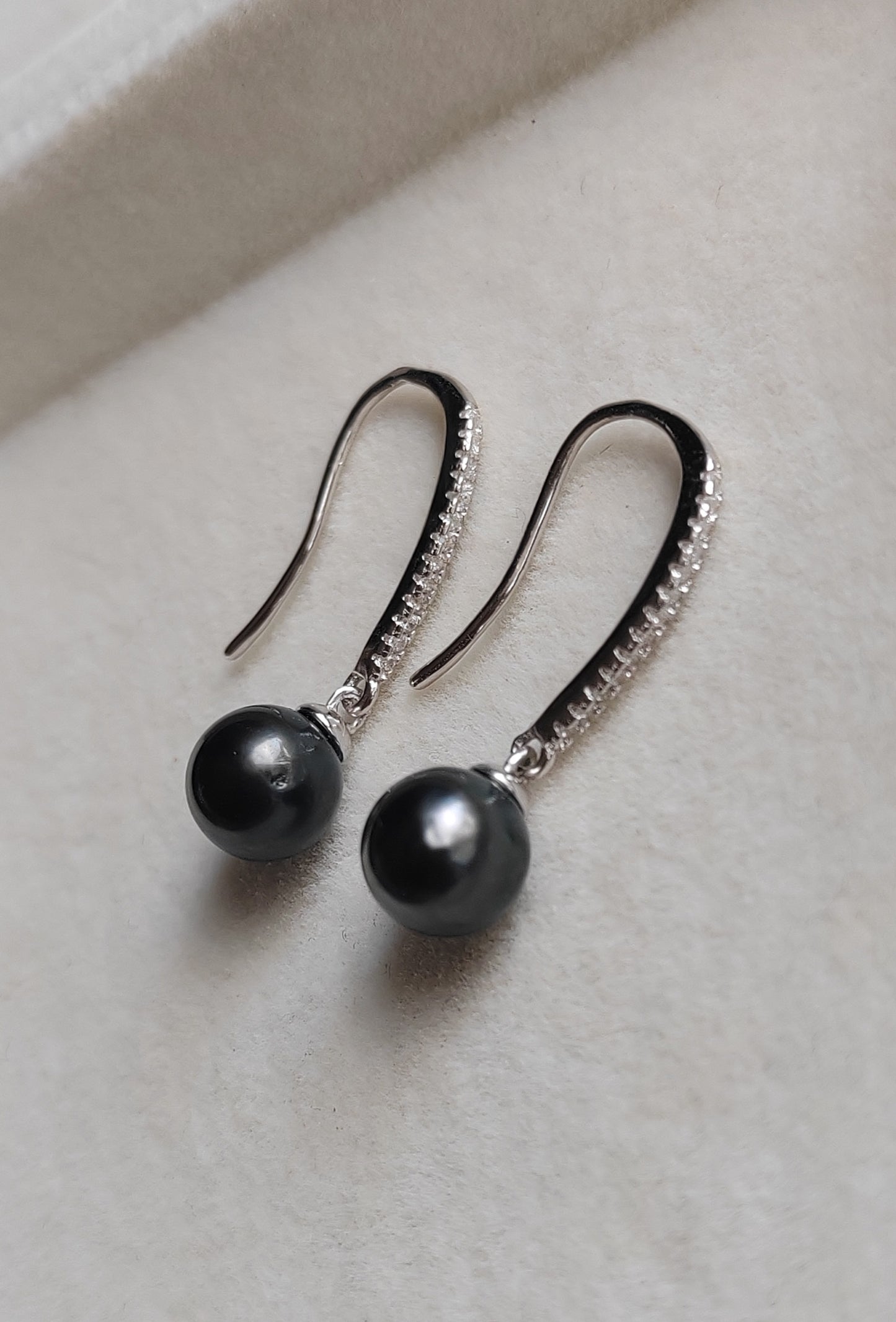 7.7mm Genuine tahitian south sea pearls Round classic dangling earrings