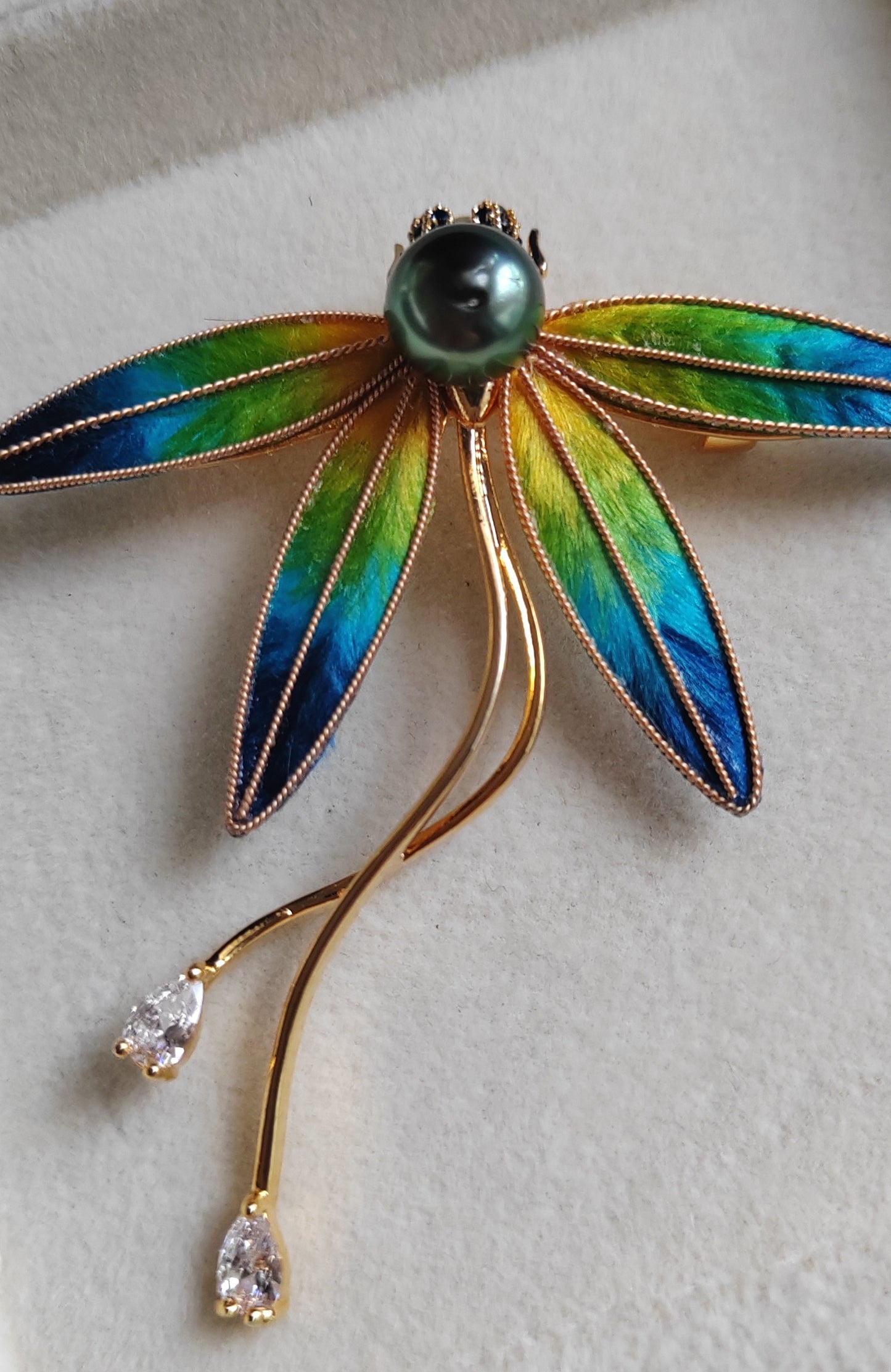 'Dragonfly' Genuine Tahitian sea pearl 9.3mm brooch