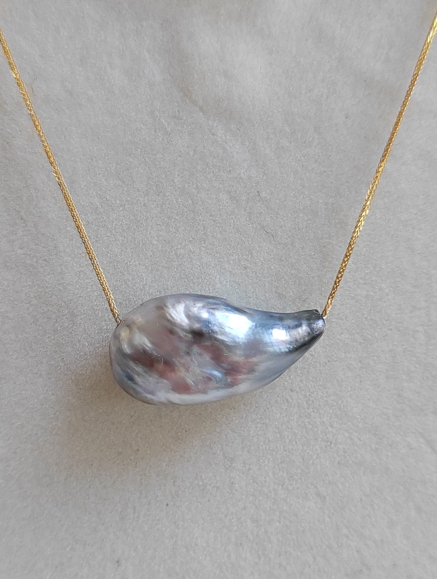 'Wild' 18k gold solitaire necklace Genuine tahitian Keshi pearl 11.2x22mm