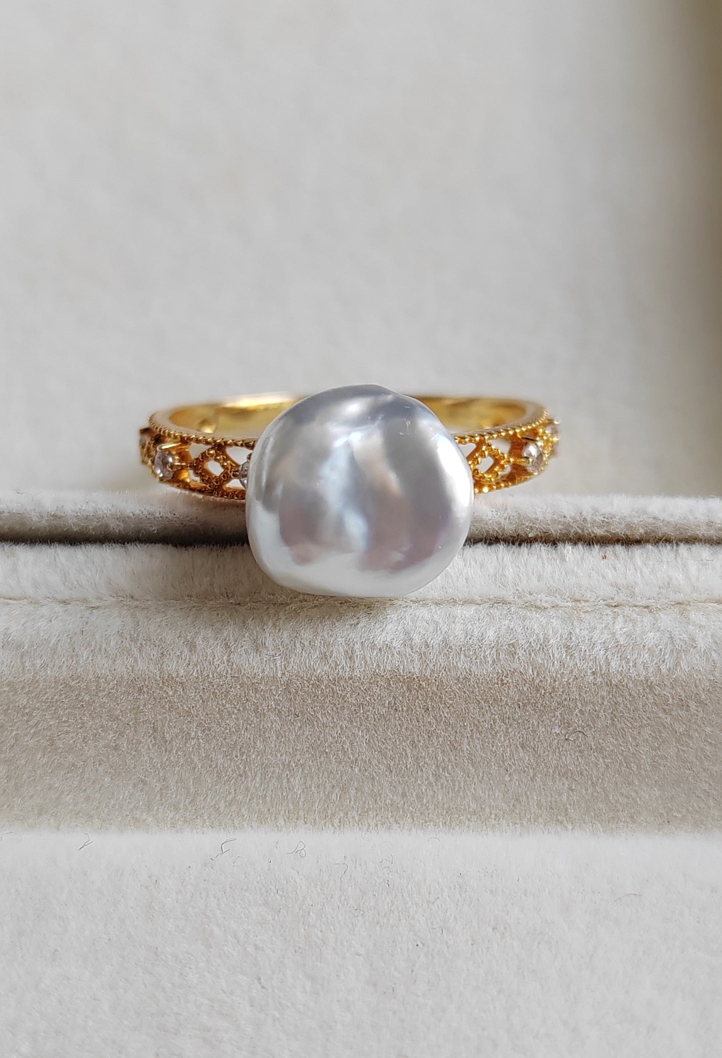 'Wild' Genuine Australian south sea Keshi pearl 18k gold Balletcore ring