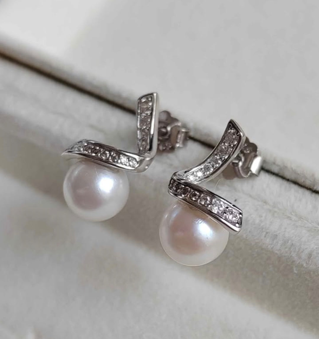 7.3mm Genuine Japanese akoya pearls round classic earrings