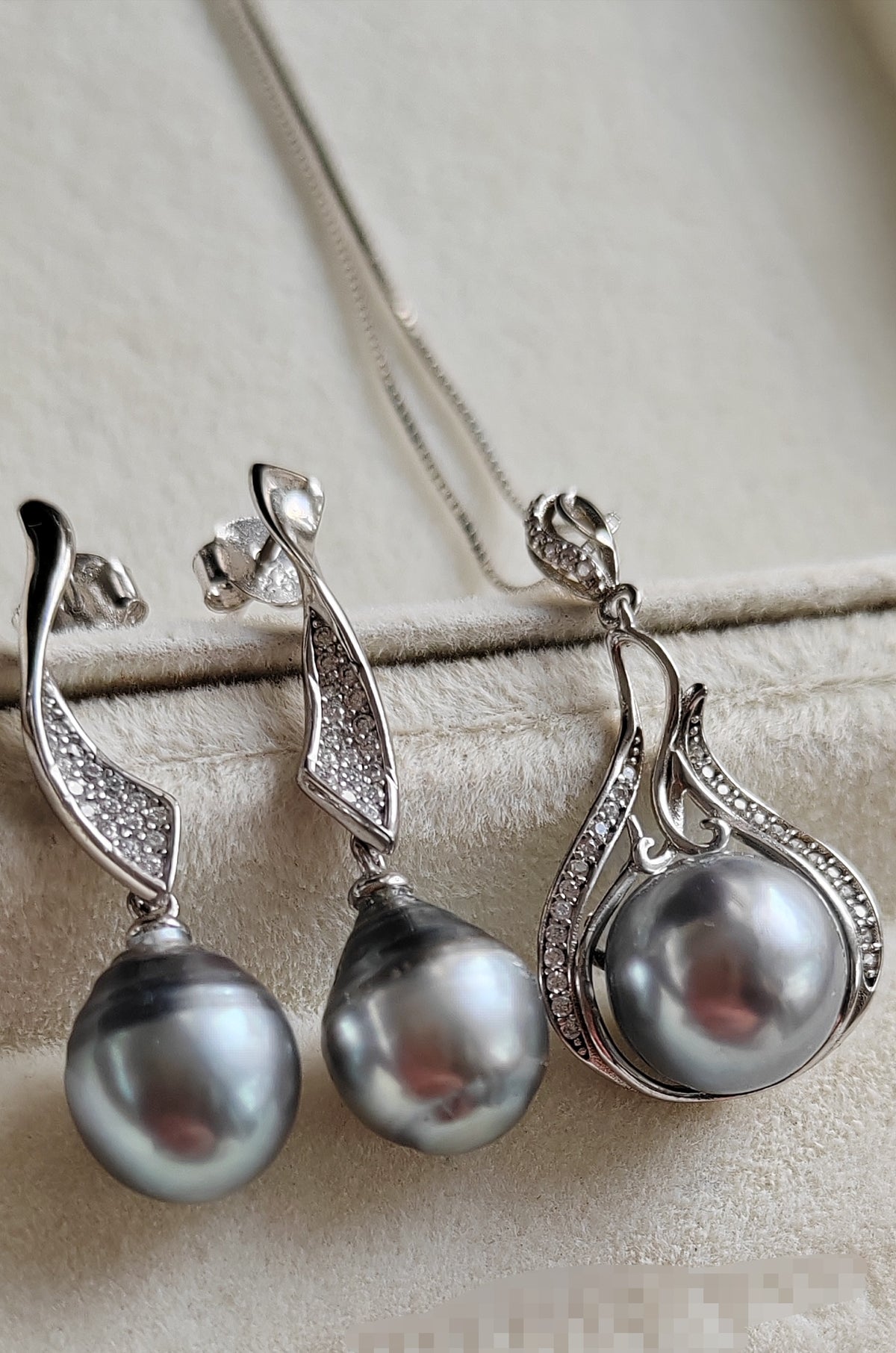 'Lily' Jewellry set Genuine tahitian sea pearl 9.4-9.9mm