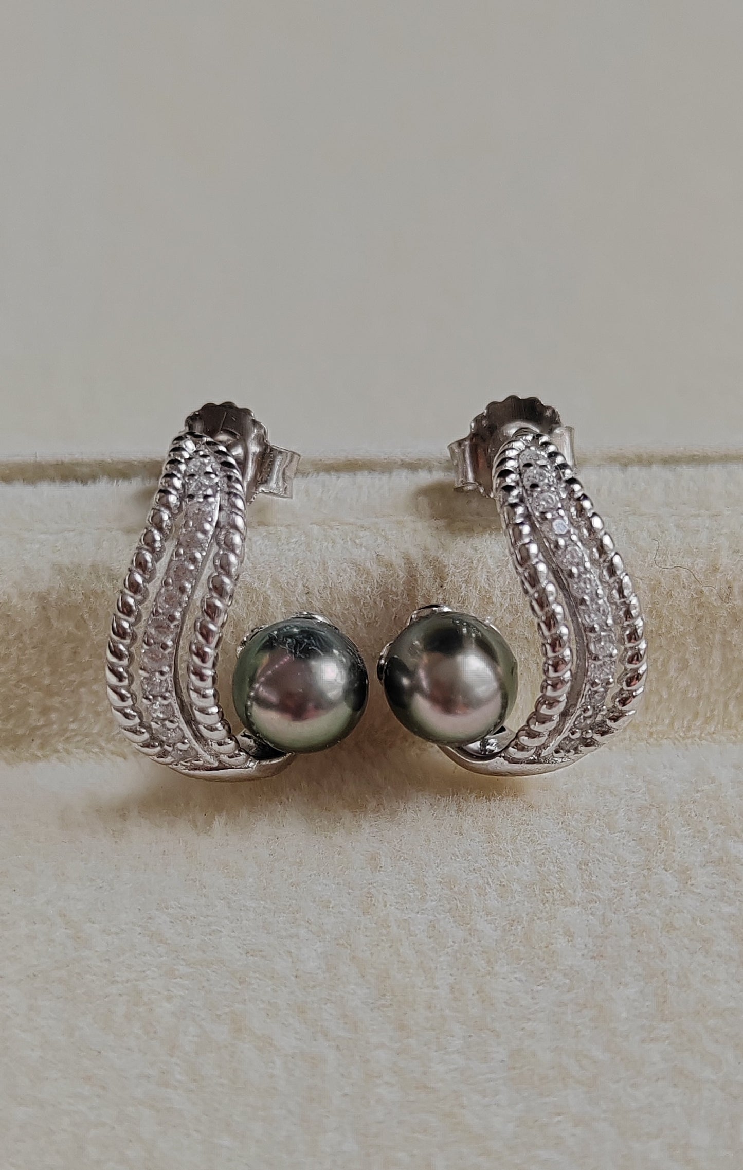 'Wild' earrings genuine Keshi tahitian south sea pearls
